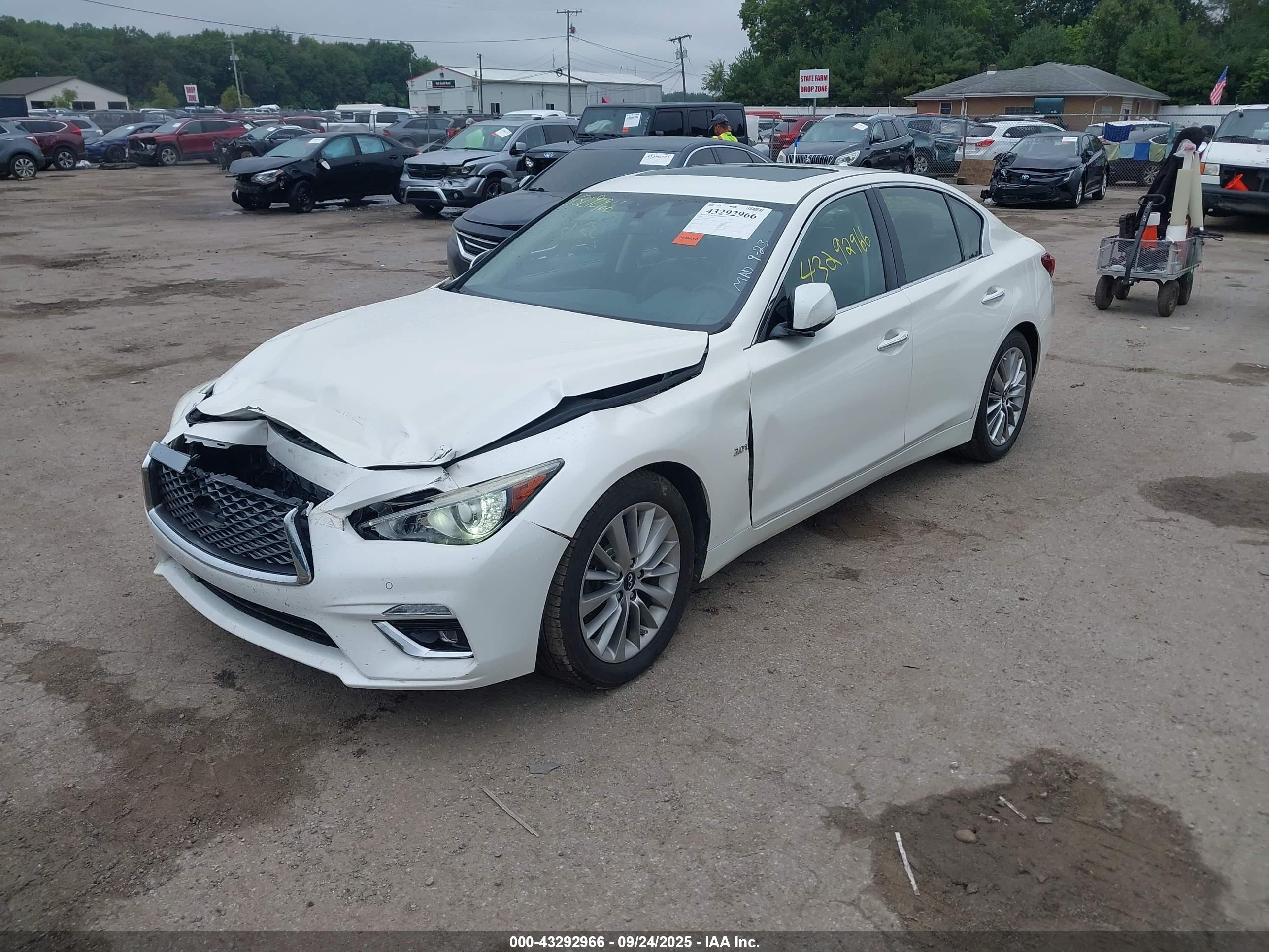 INFINITI Q50 image 2