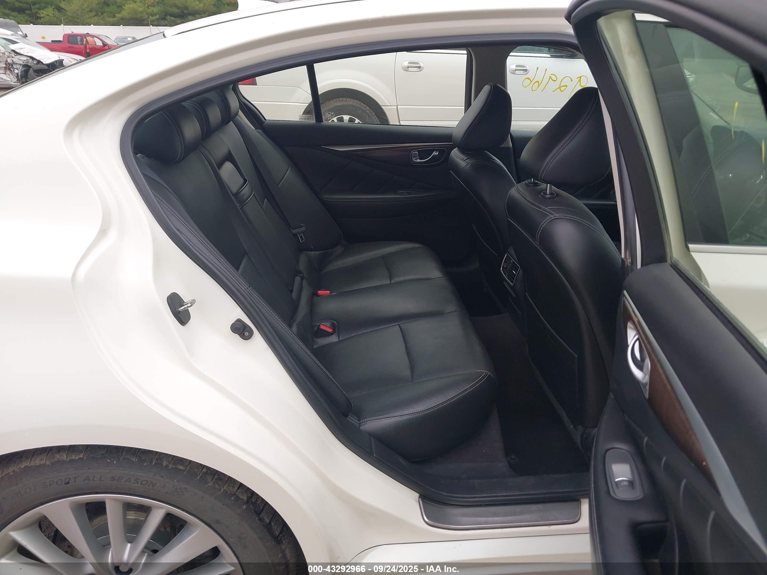 INFINITI Q50 image 8