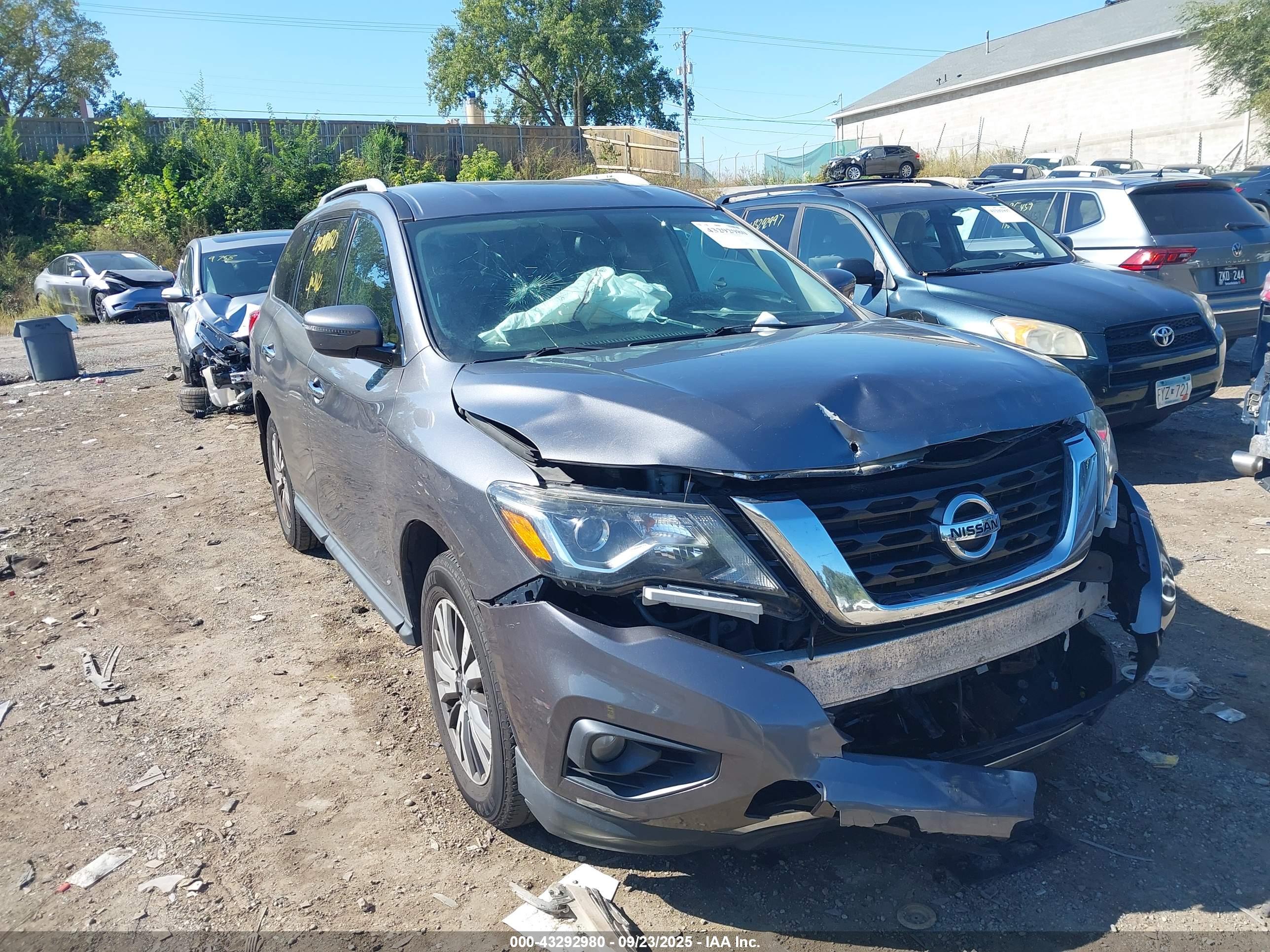 NISSAN PATHFINDER image 6