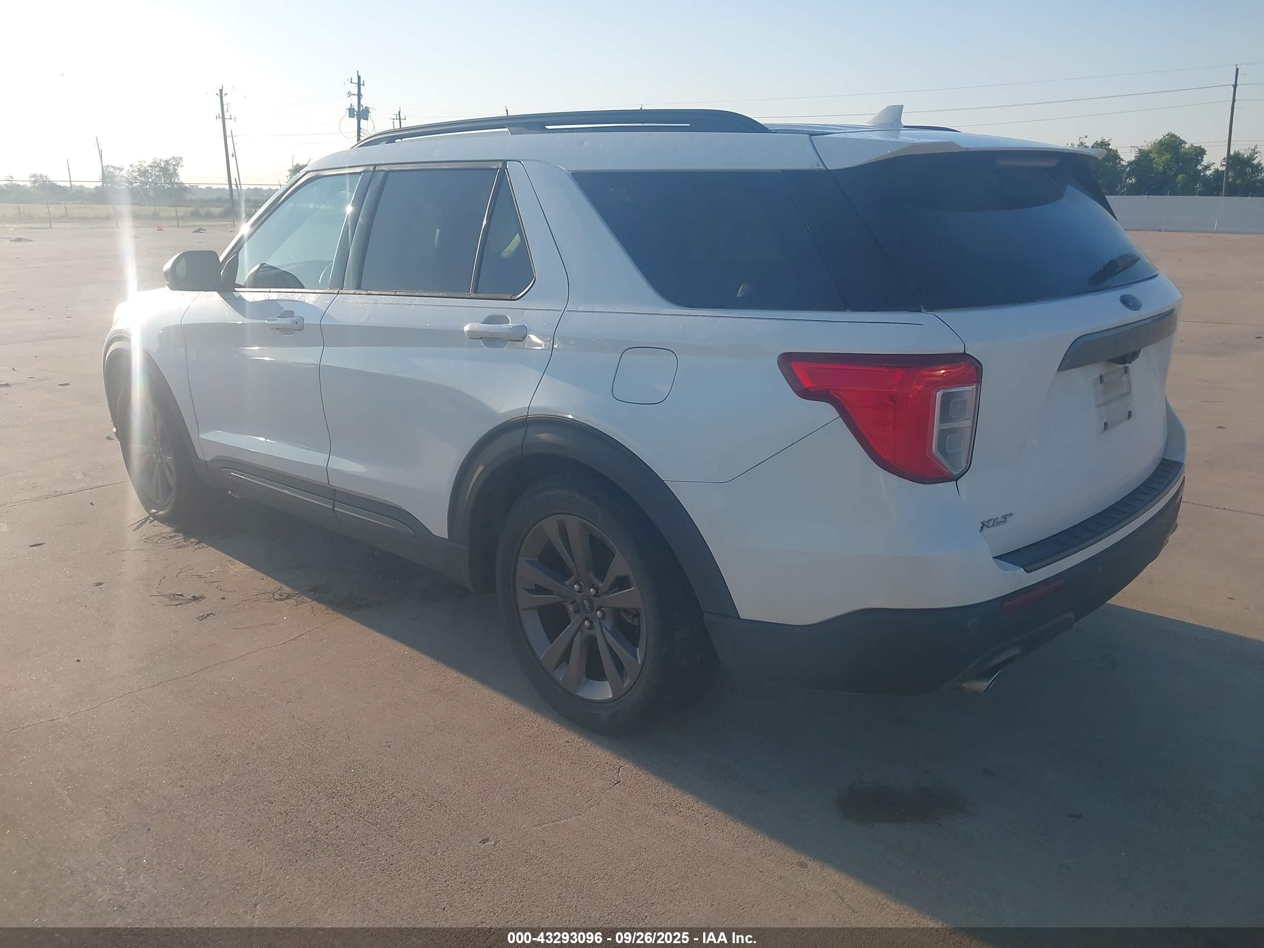 FORD EXPLORER image 3