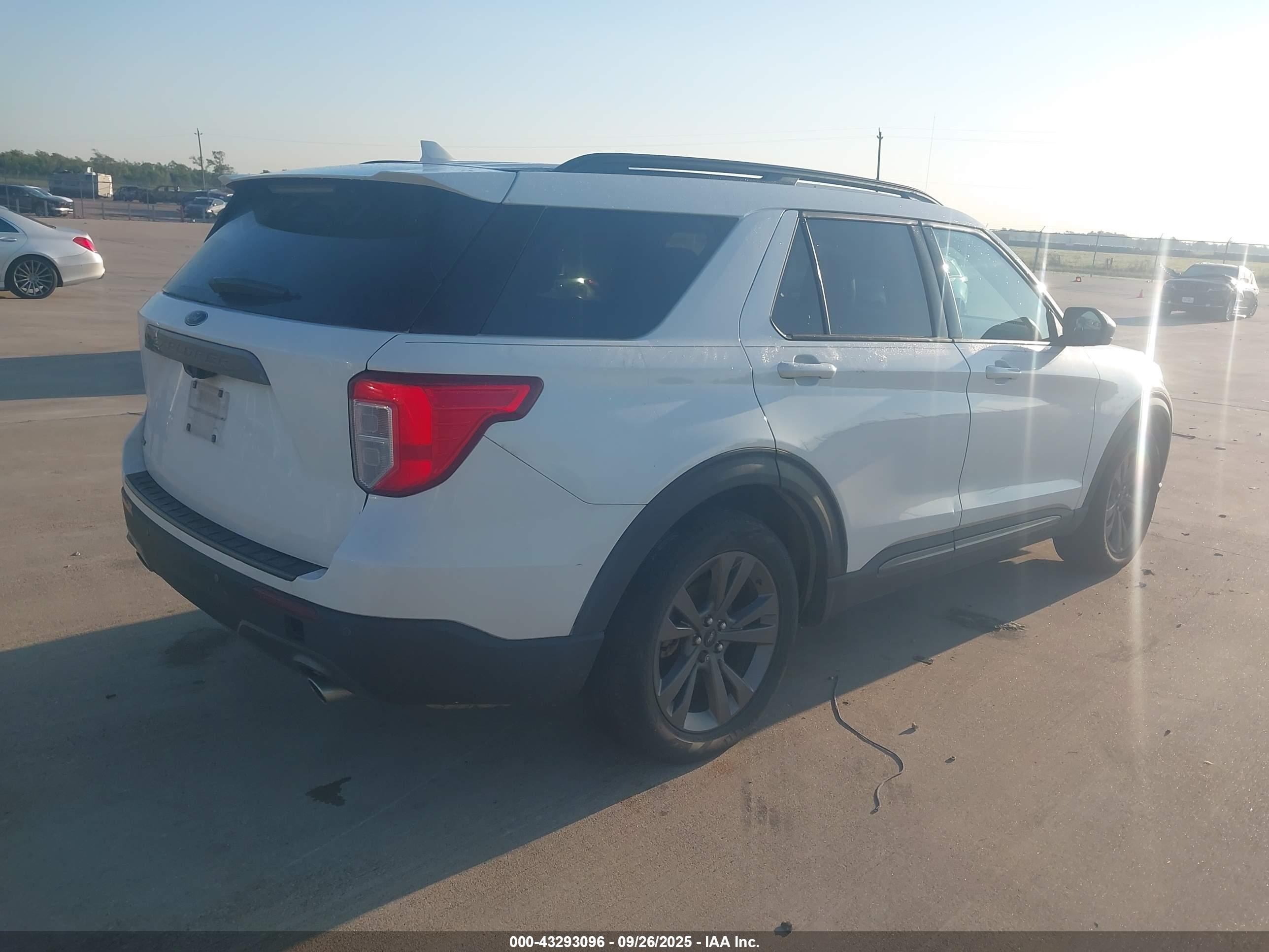 FORD EXPLORER image 4