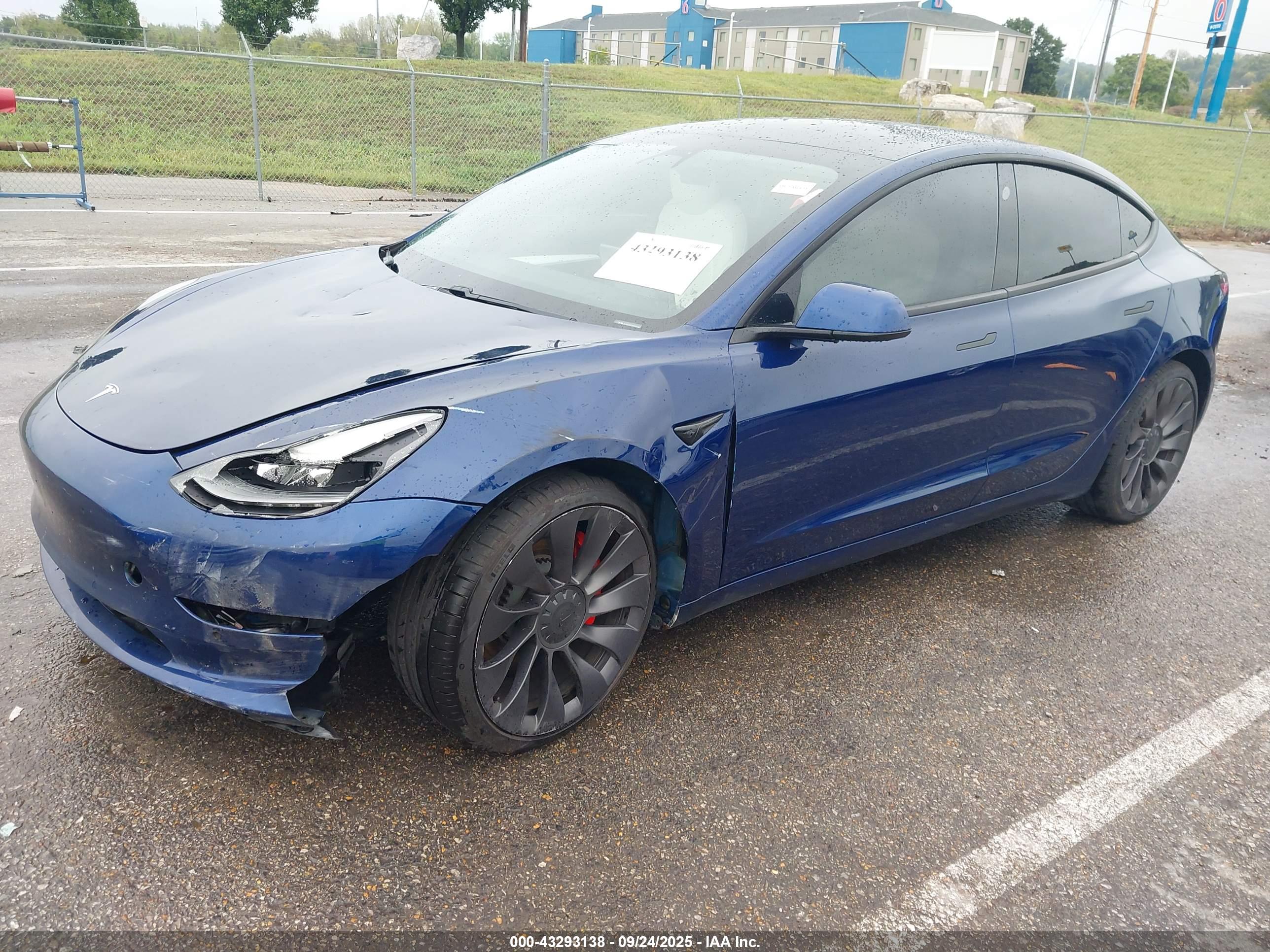 TESLA MODEL image 2