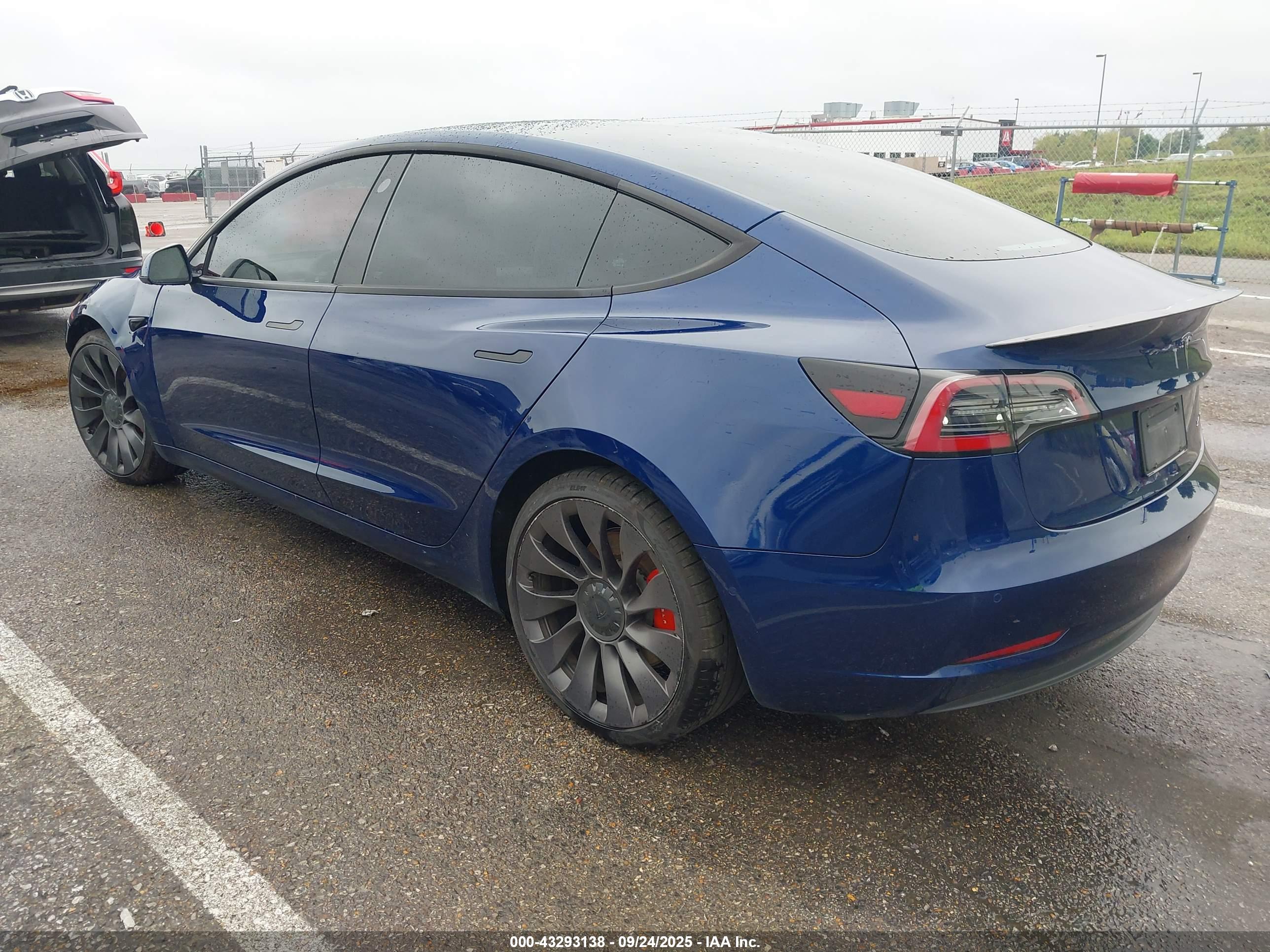 TESLA MODEL image 3