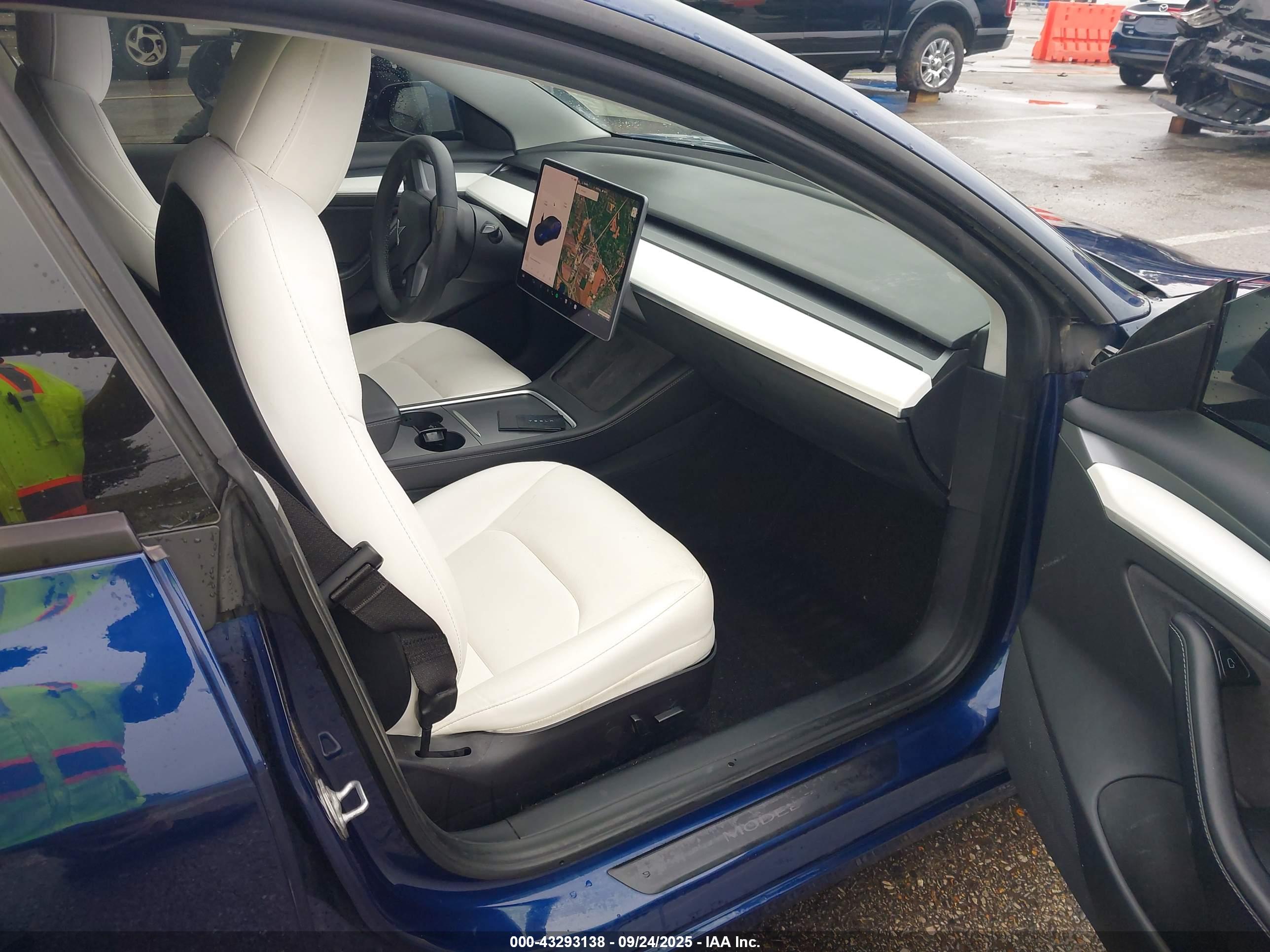 TESLA MODEL image 5