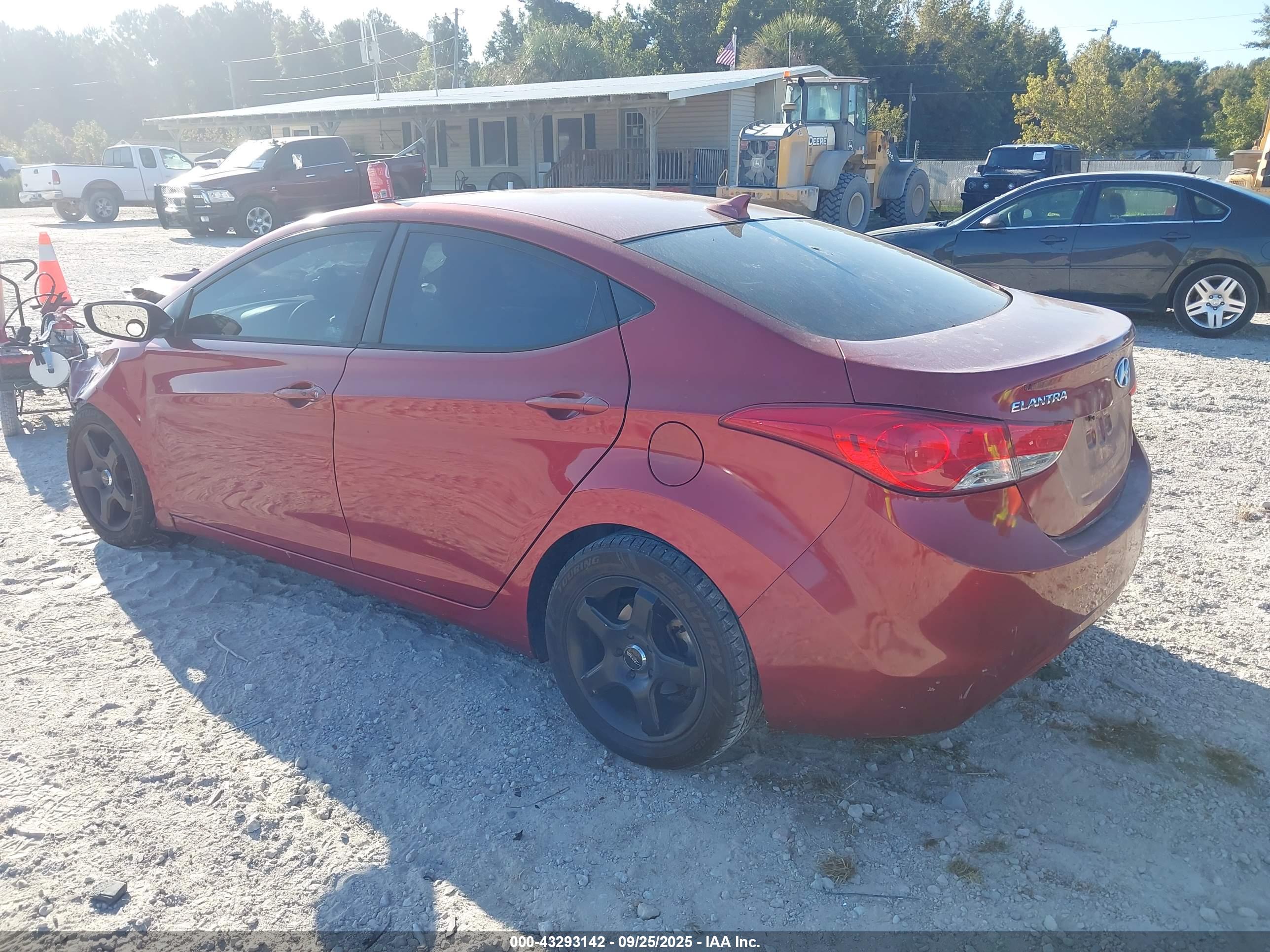 HYUNDAI ELANTRA image 3