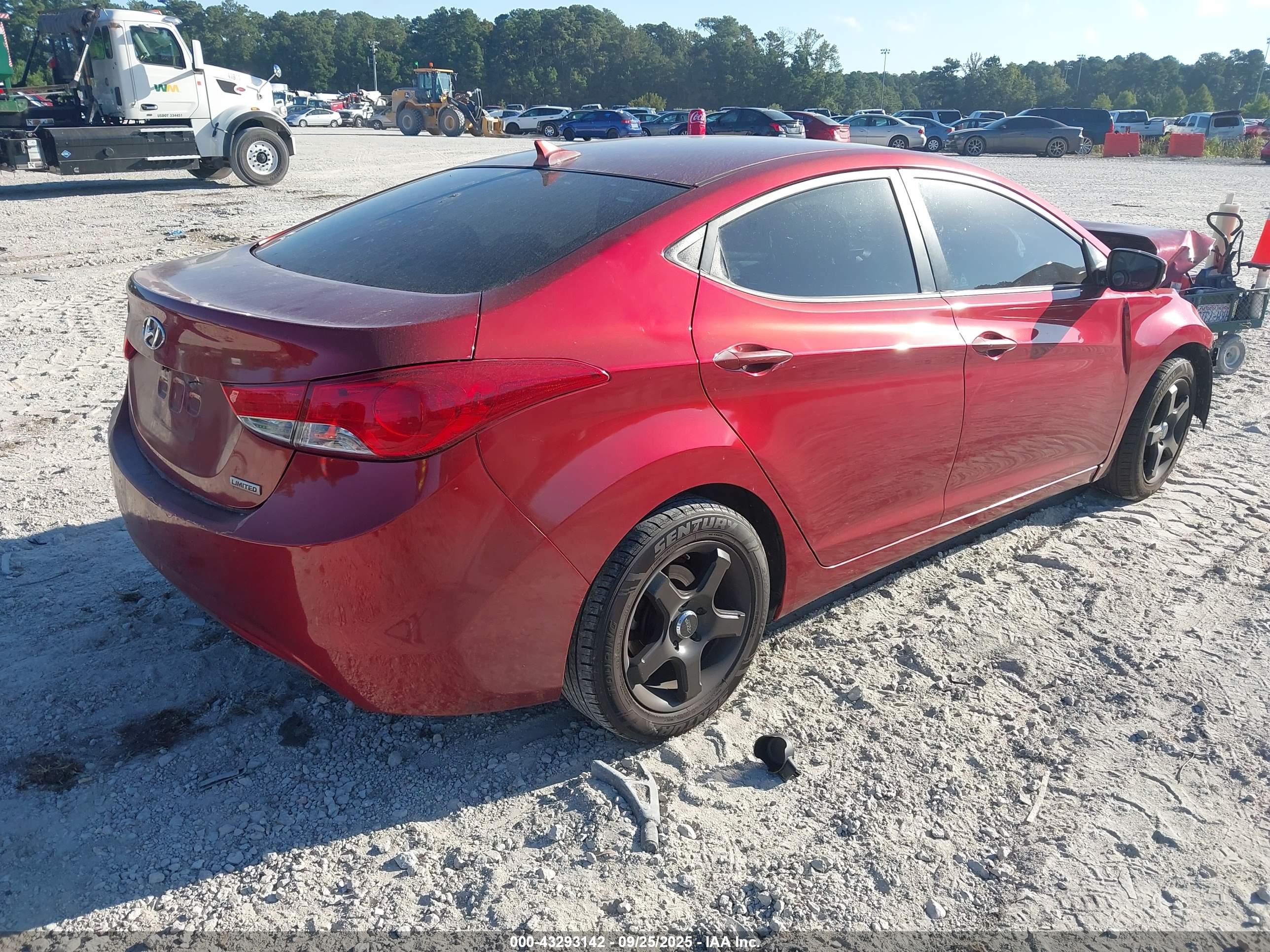 HYUNDAI ELANTRA image 4