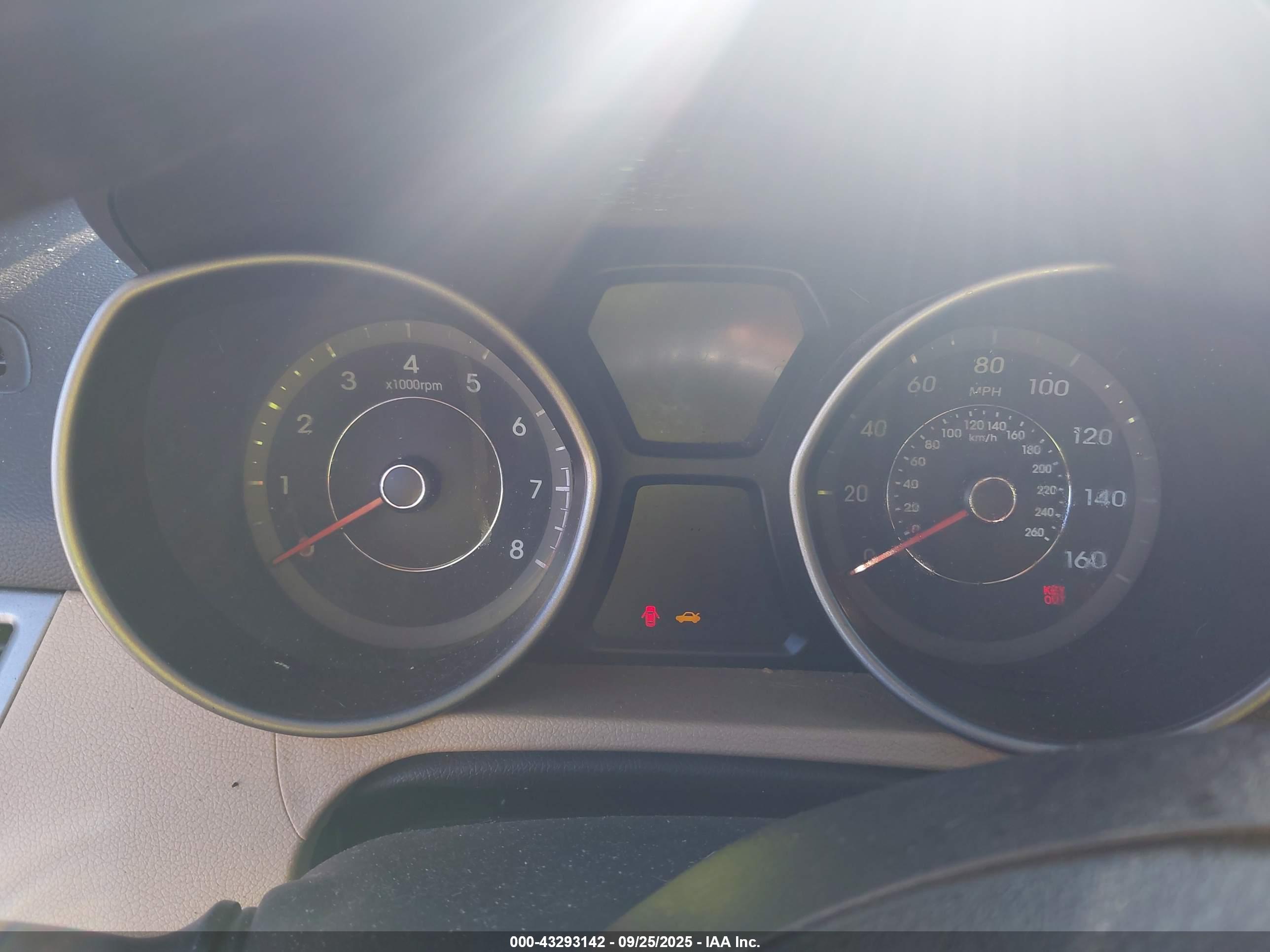 HYUNDAI ELANTRA image 7