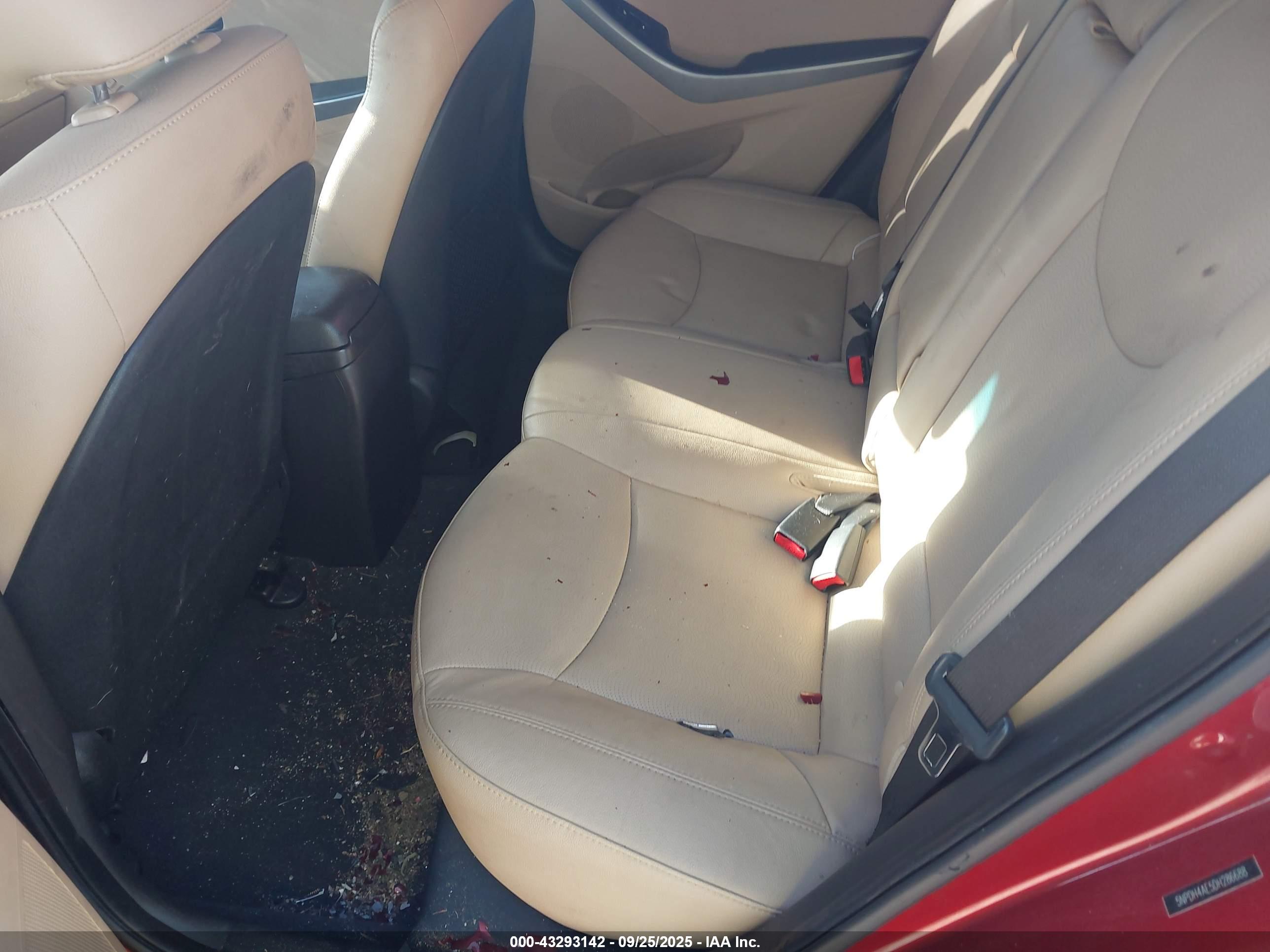HYUNDAI ELANTRA image 8
