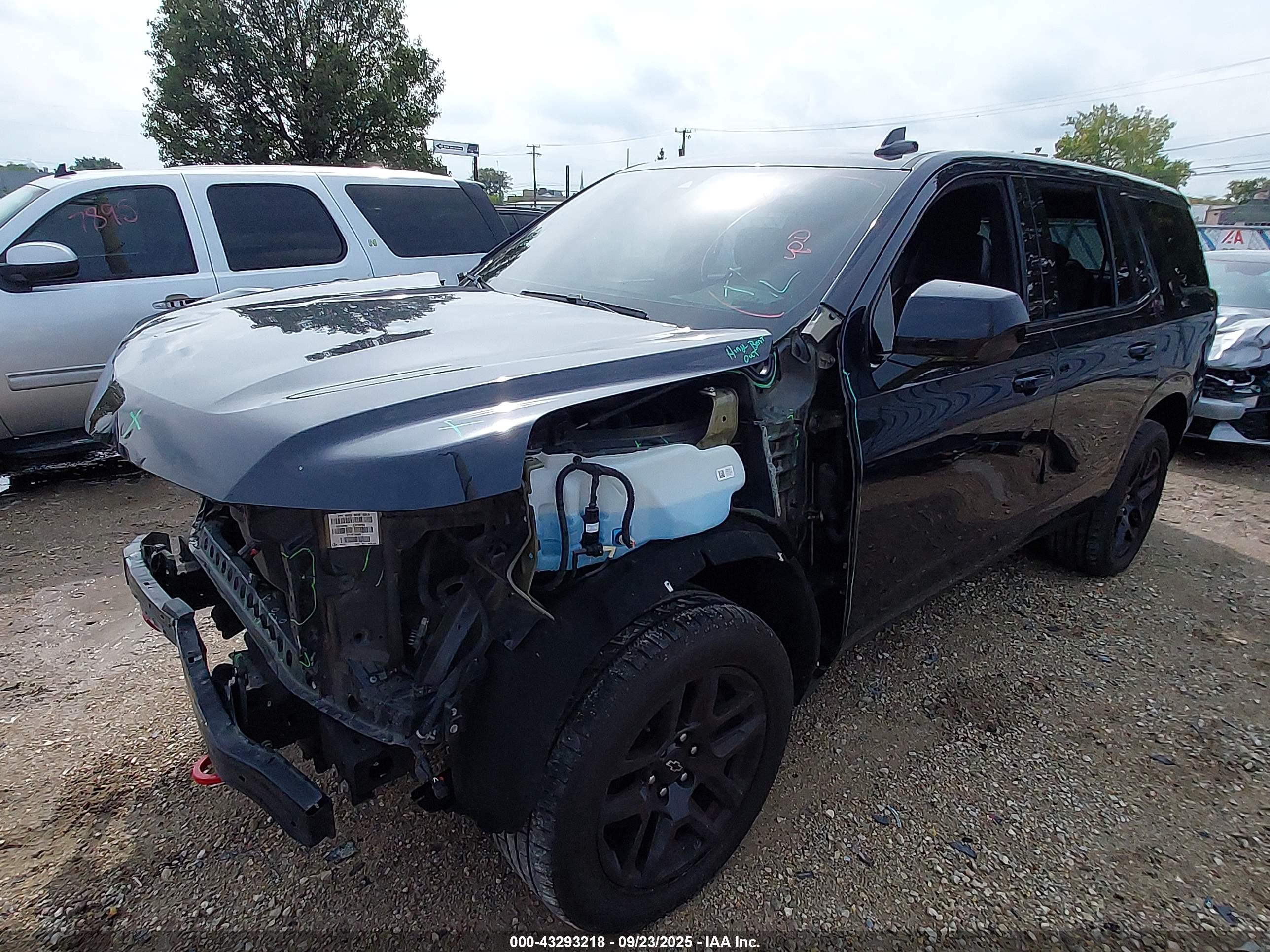 CHEVROLET TAHOE image 2
