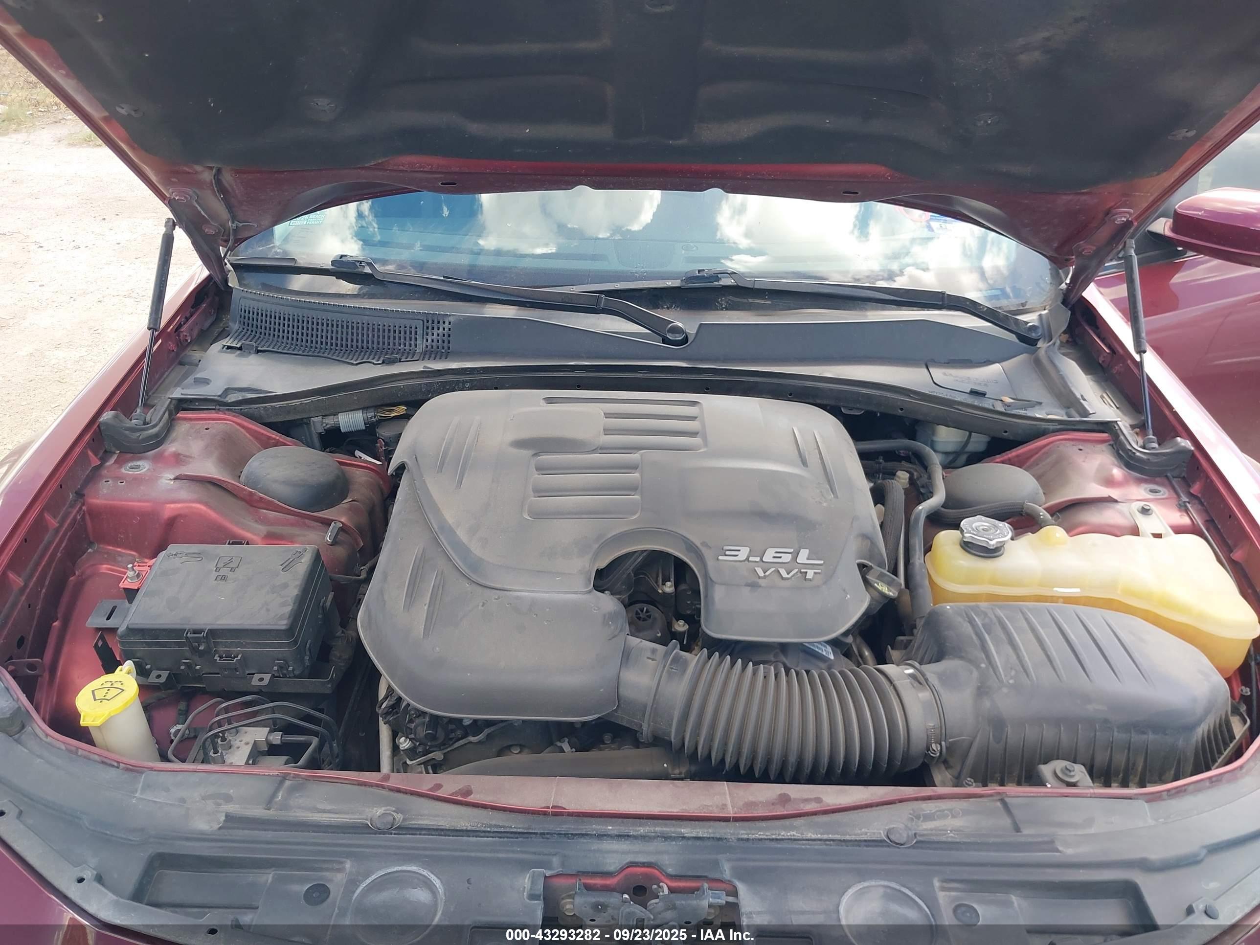 CHRYSLER 300 image 10