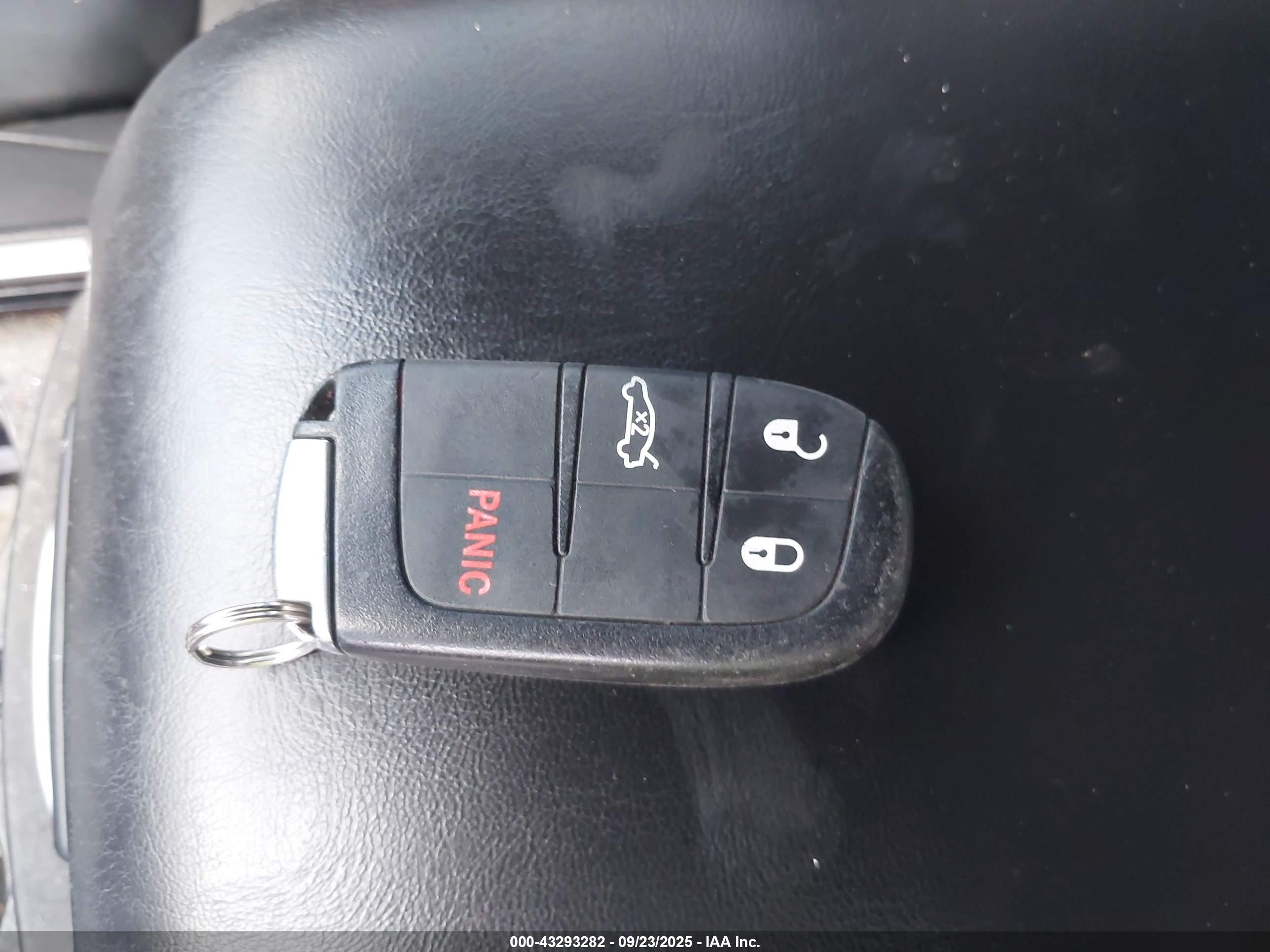 CHRYSLER 300 image 11