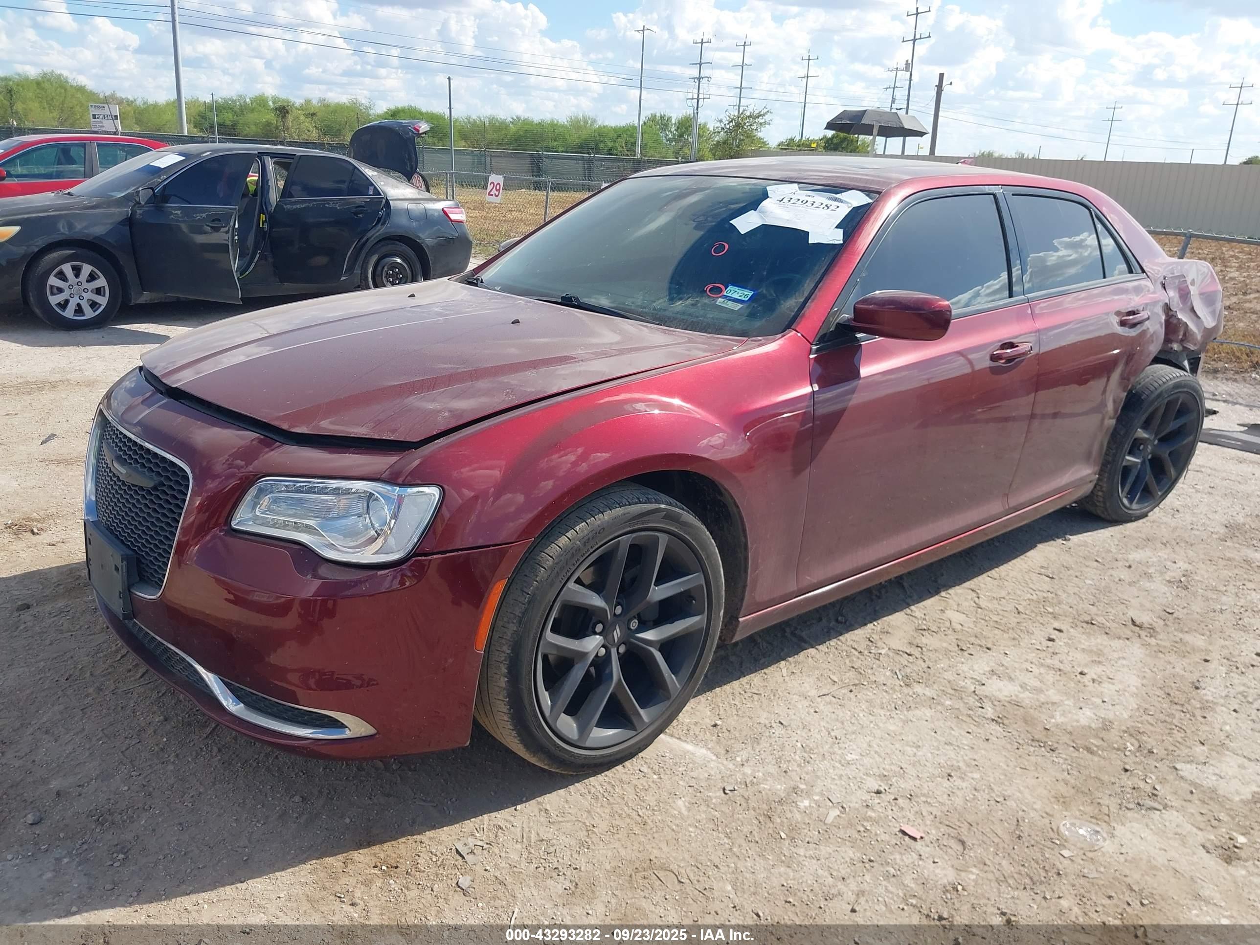 CHRYSLER 300 image 2