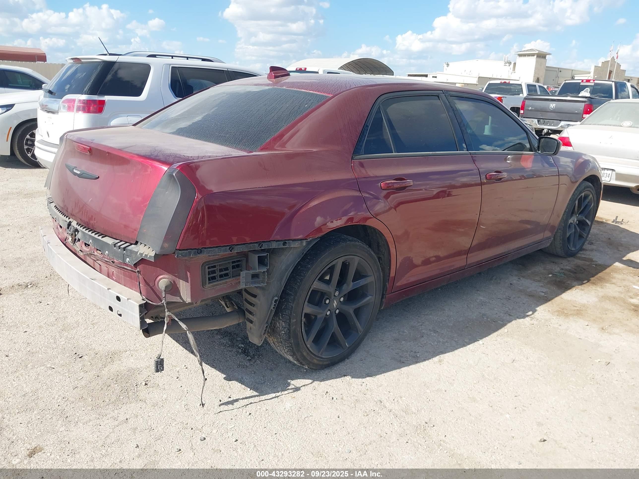 CHRYSLER 300 image 4