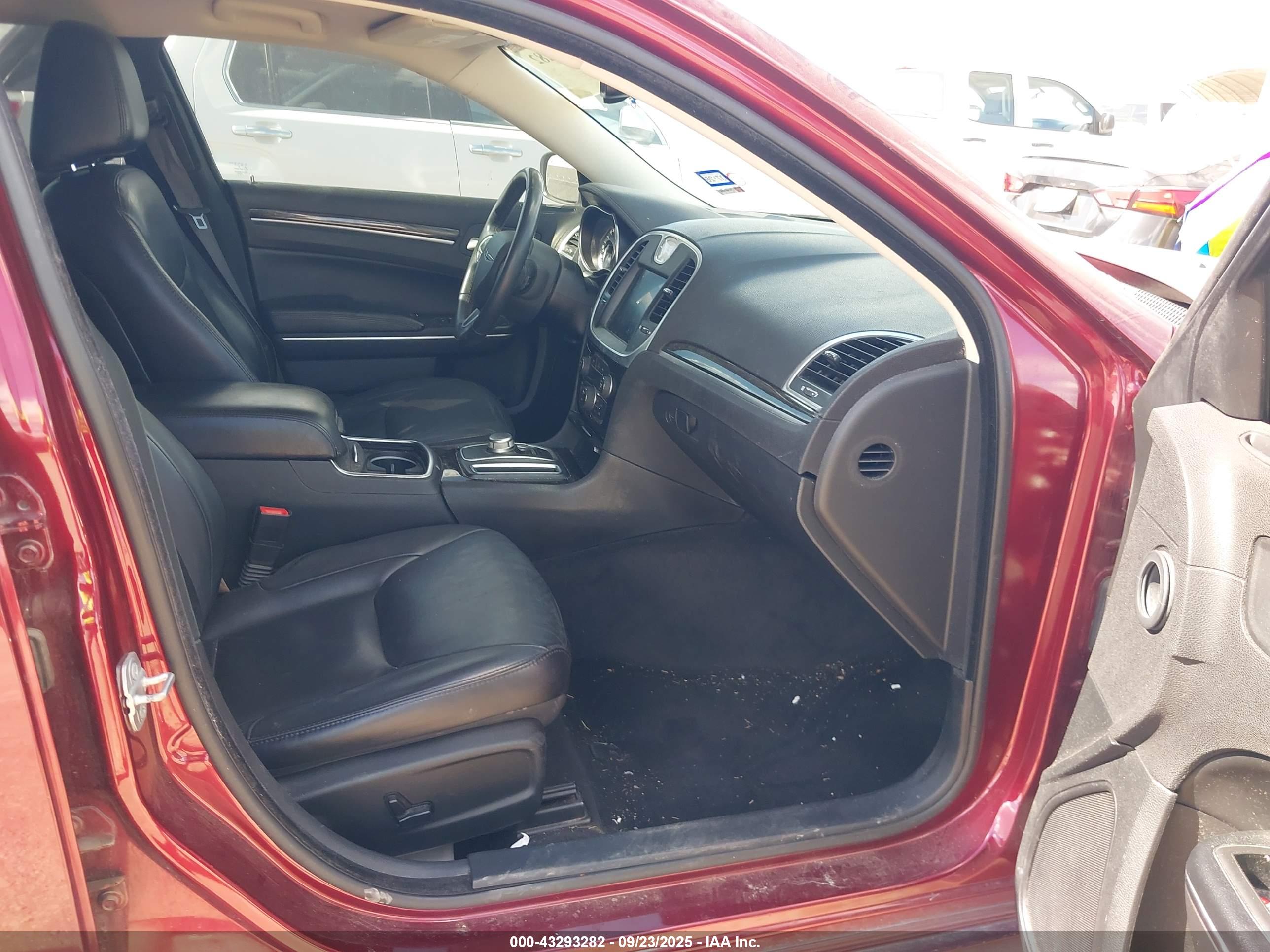 CHRYSLER 300 image 5