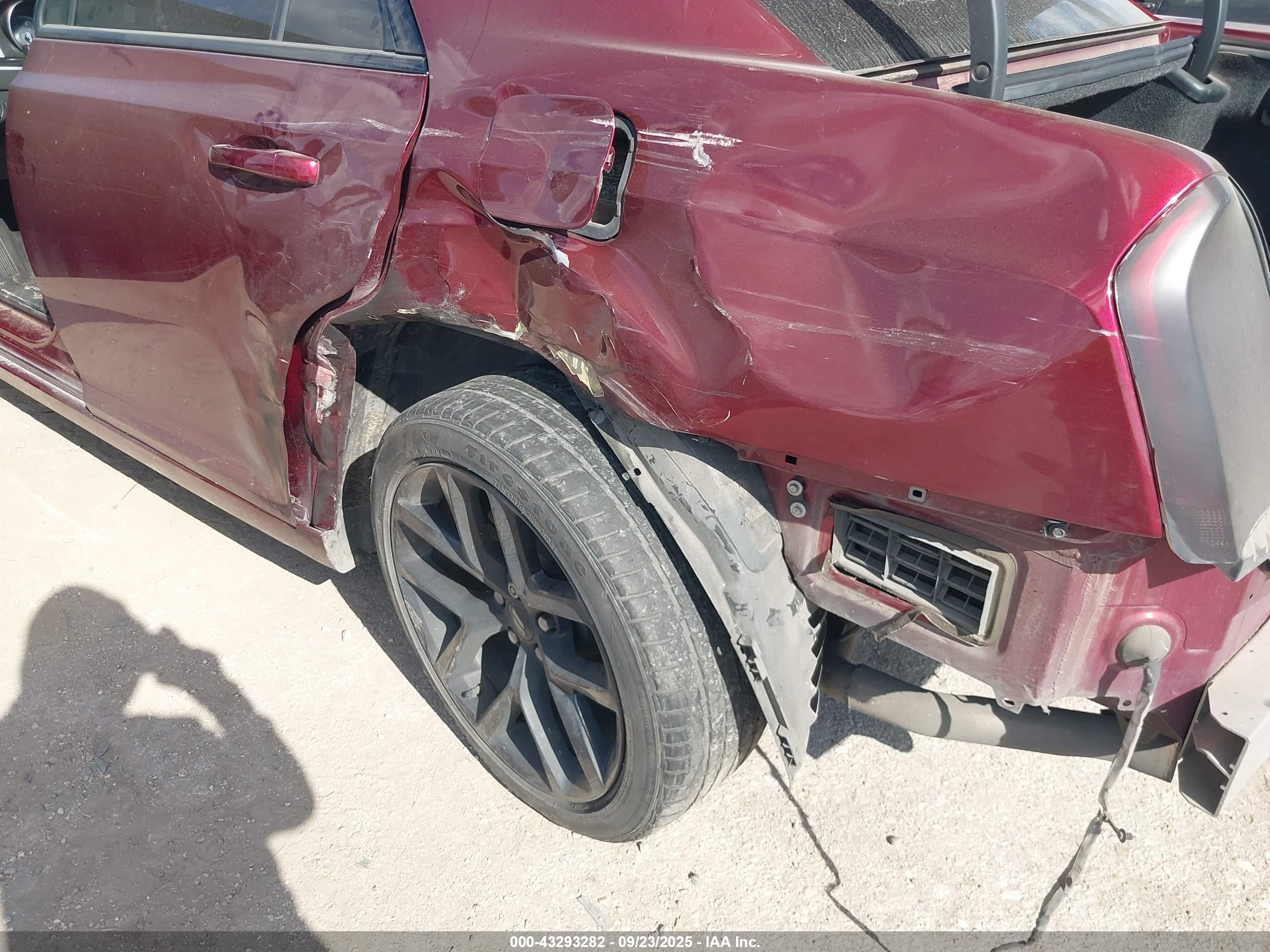 CHRYSLER 300 image 6