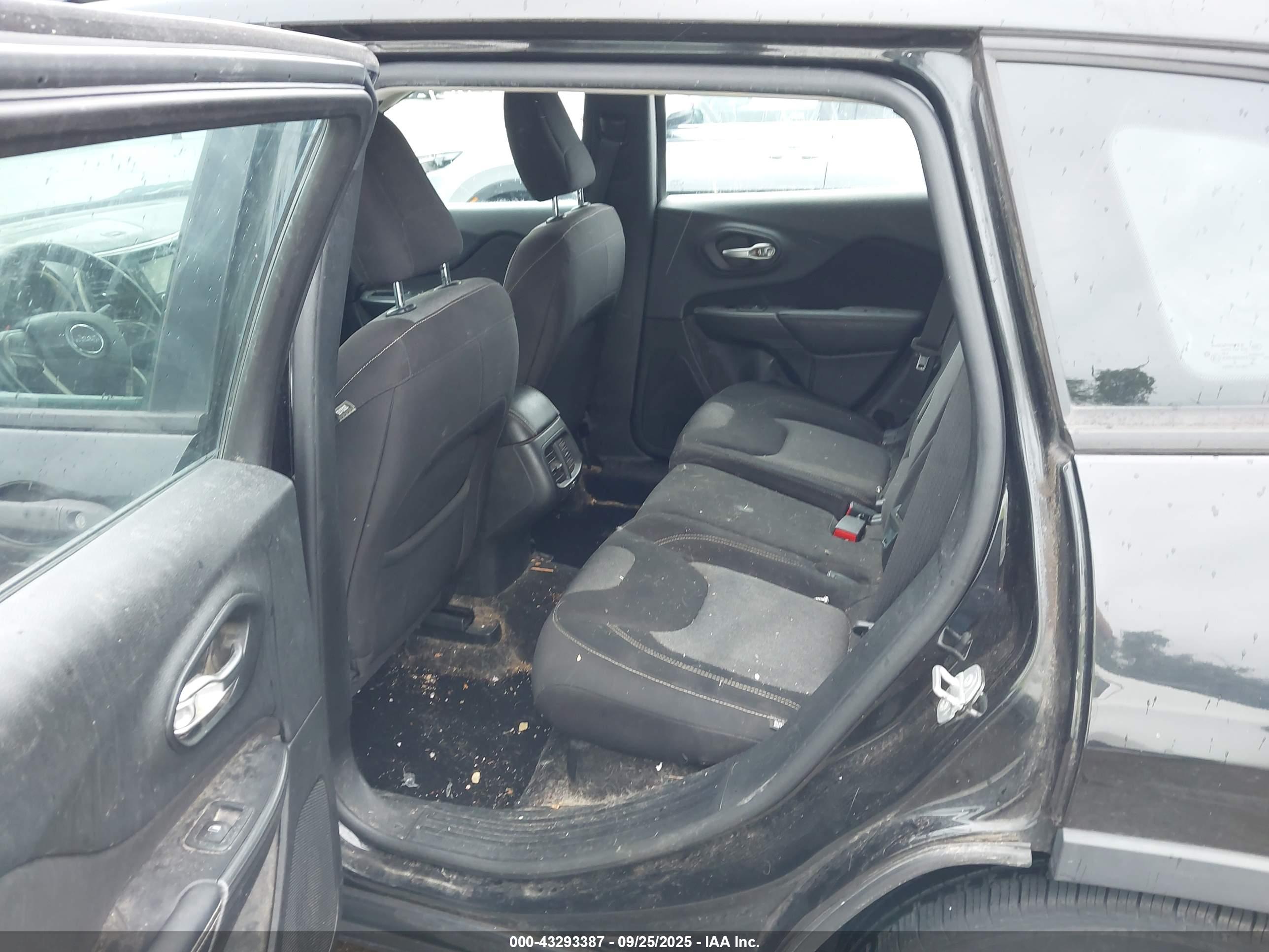 JEEP CHEROKEE image 8