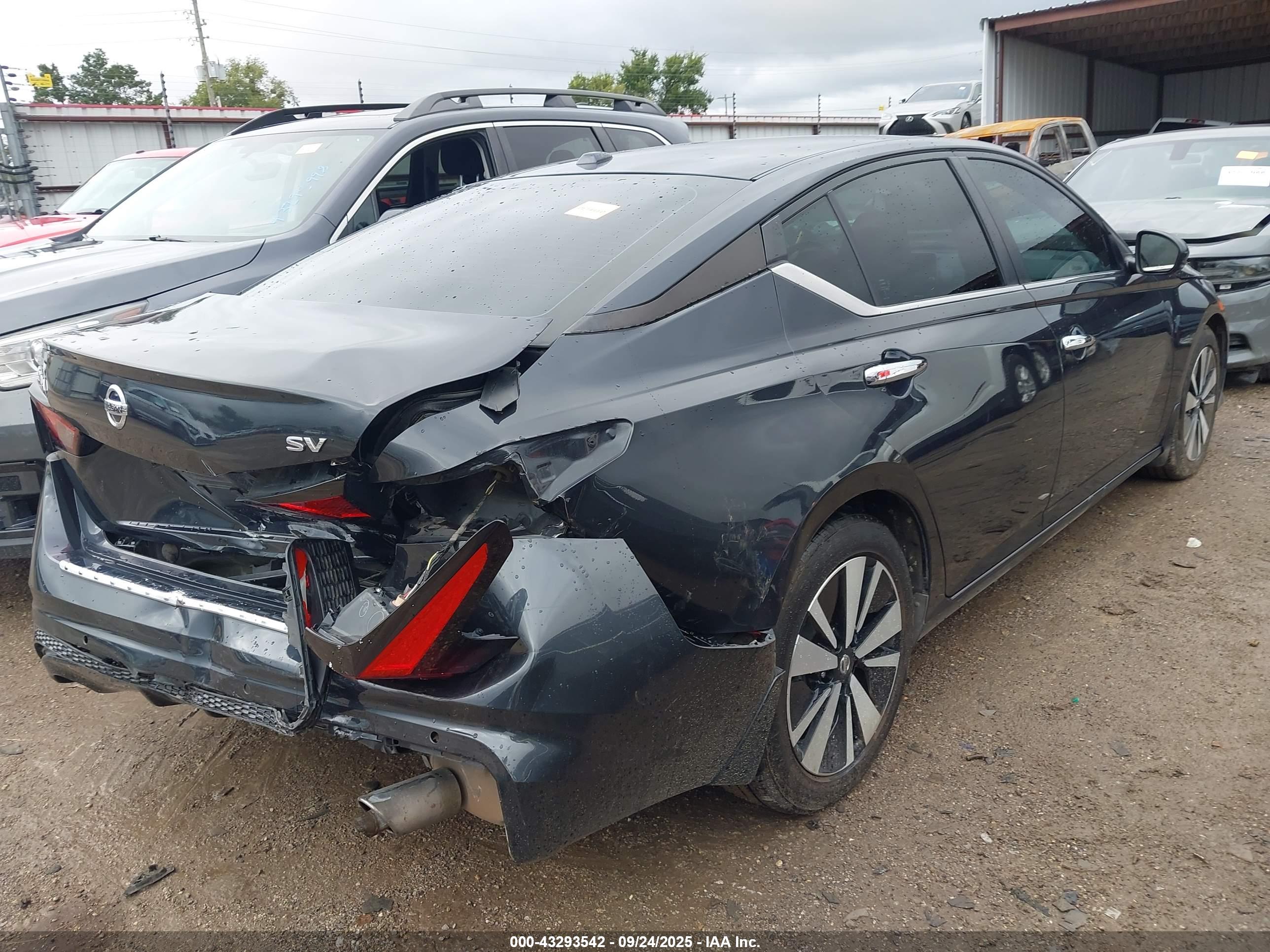 NISSAN ALTIMA image 4