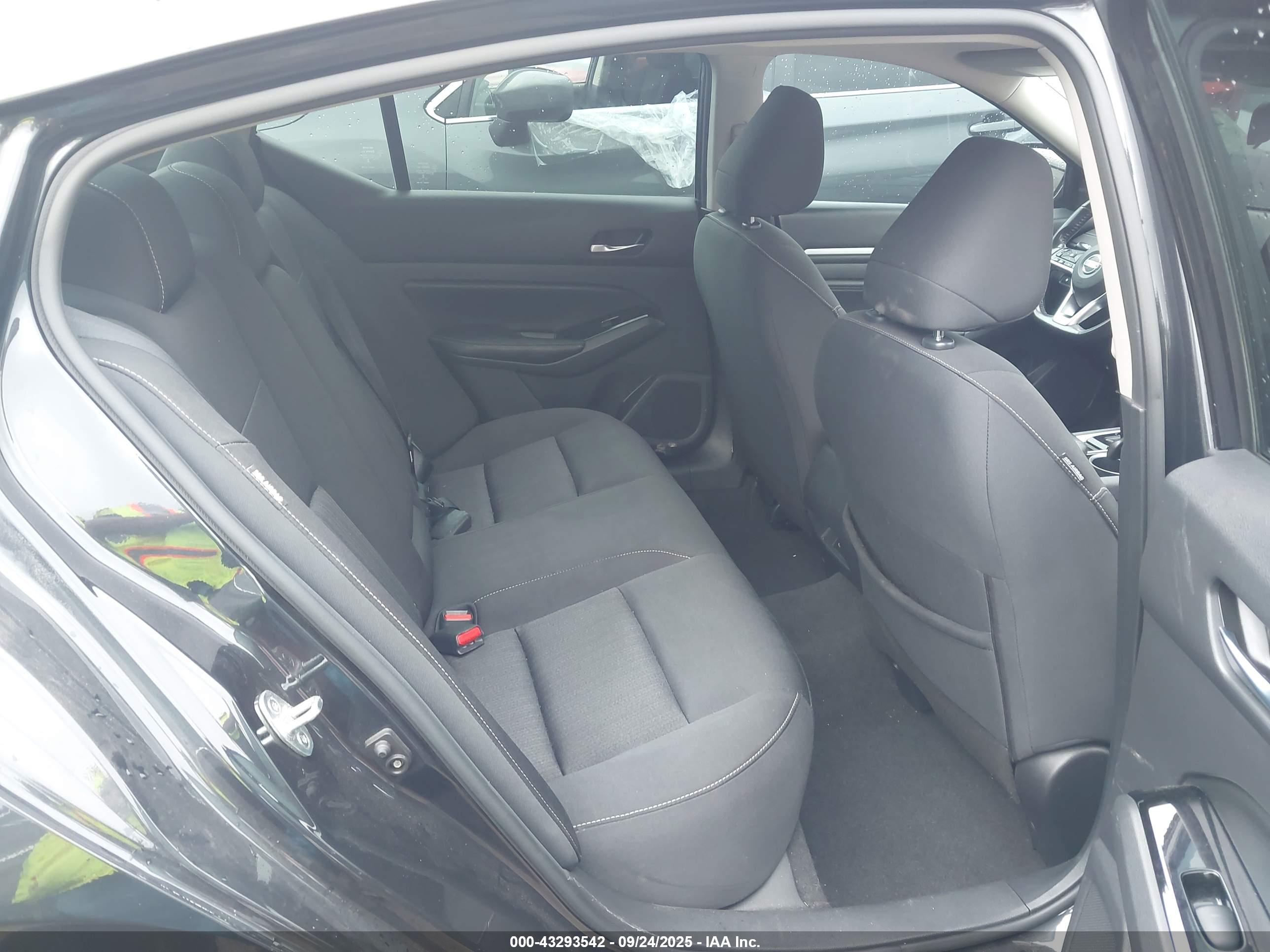 NISSAN ALTIMA image 8
