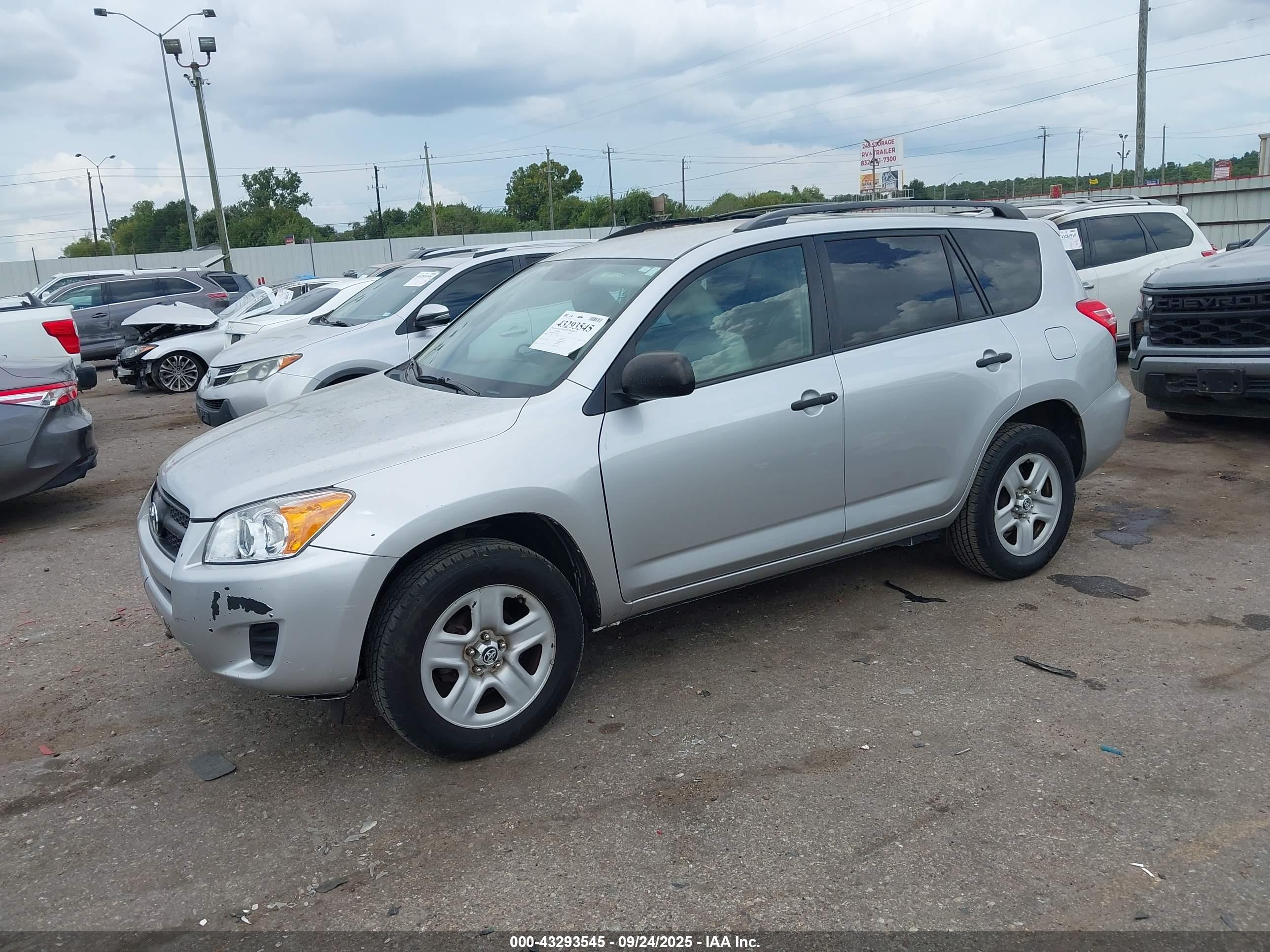 TOYOTA RAV4 image 2