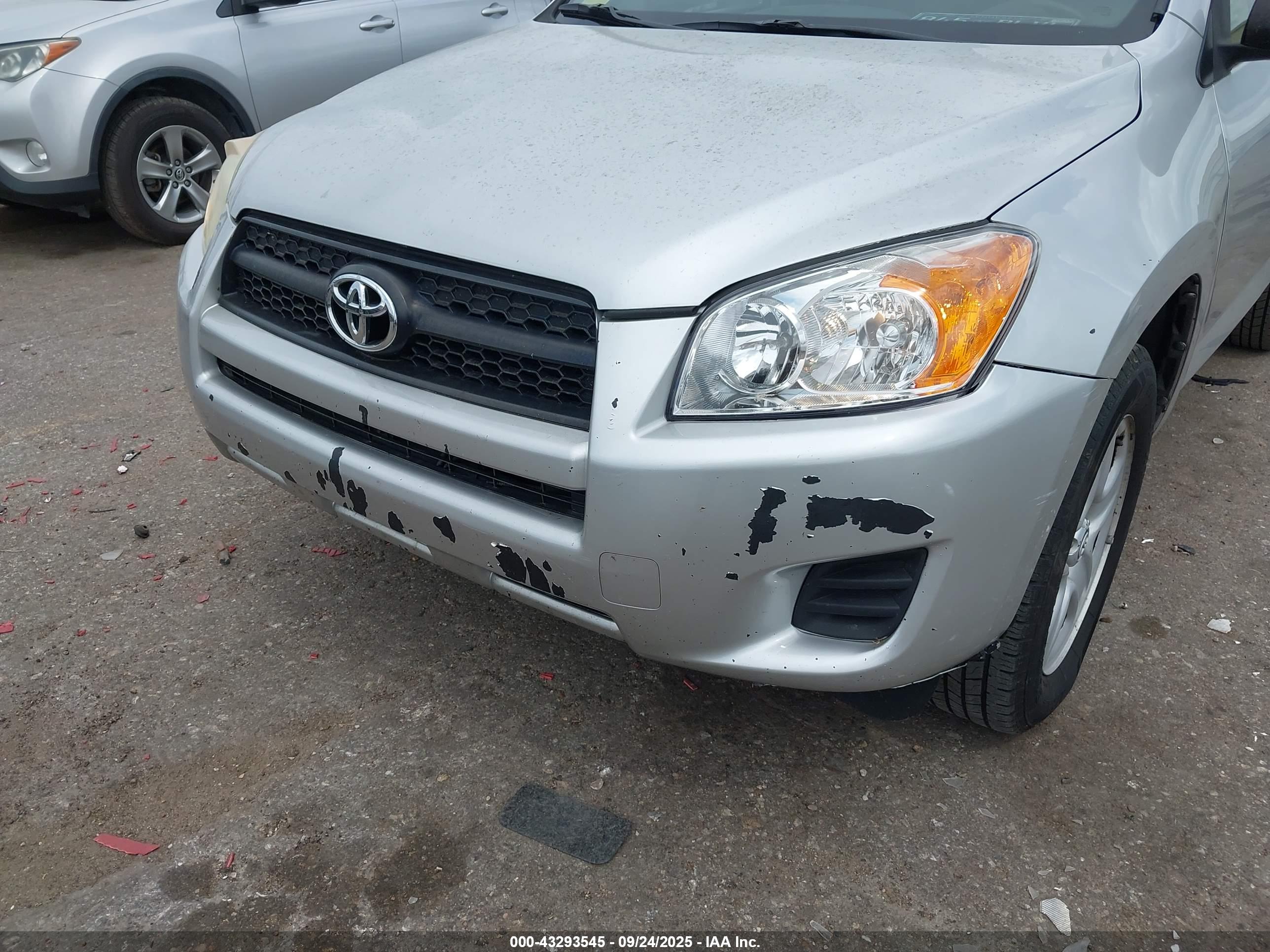 TOYOTA RAV4 image 6