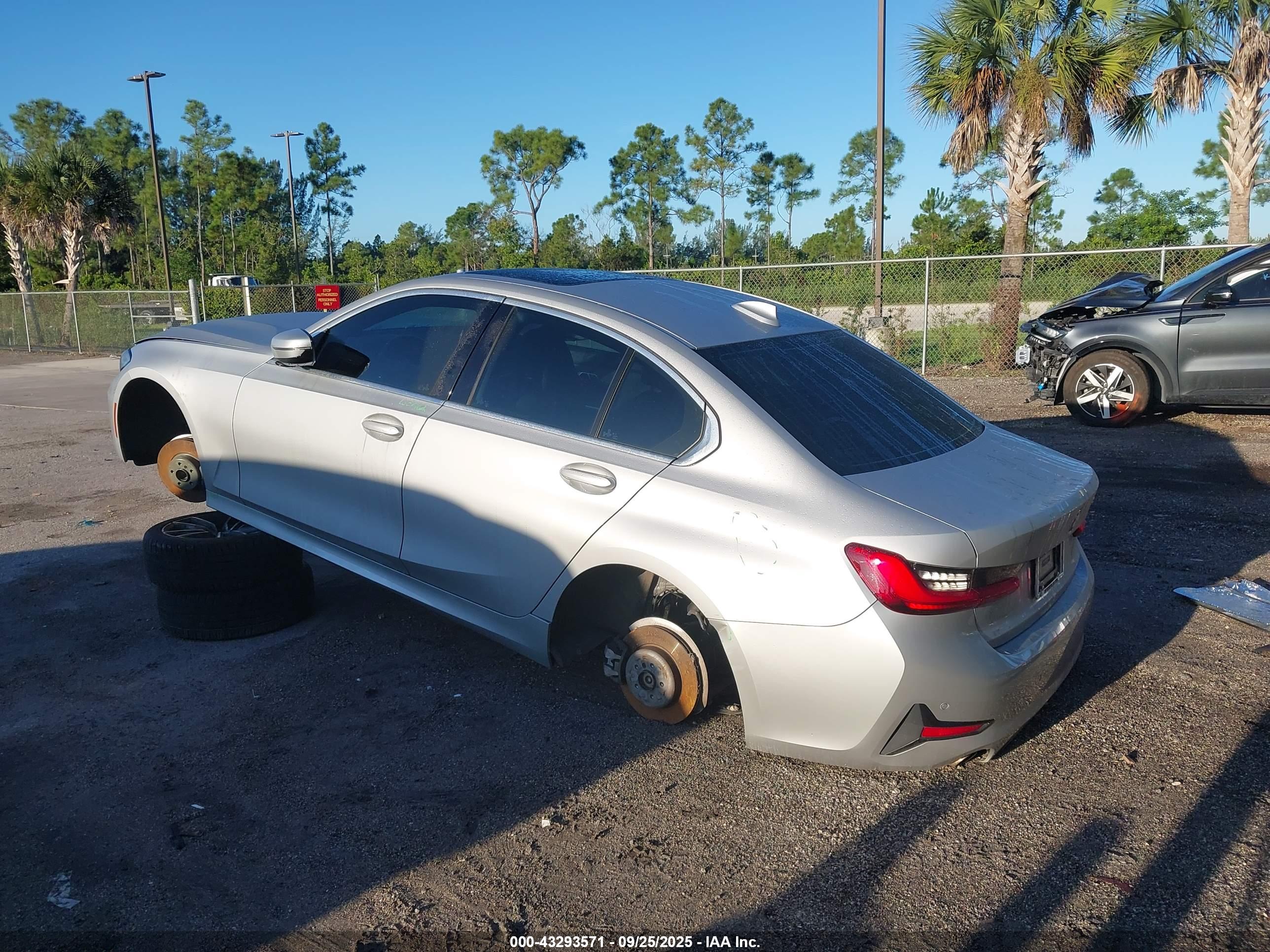 BMW 330I image 3