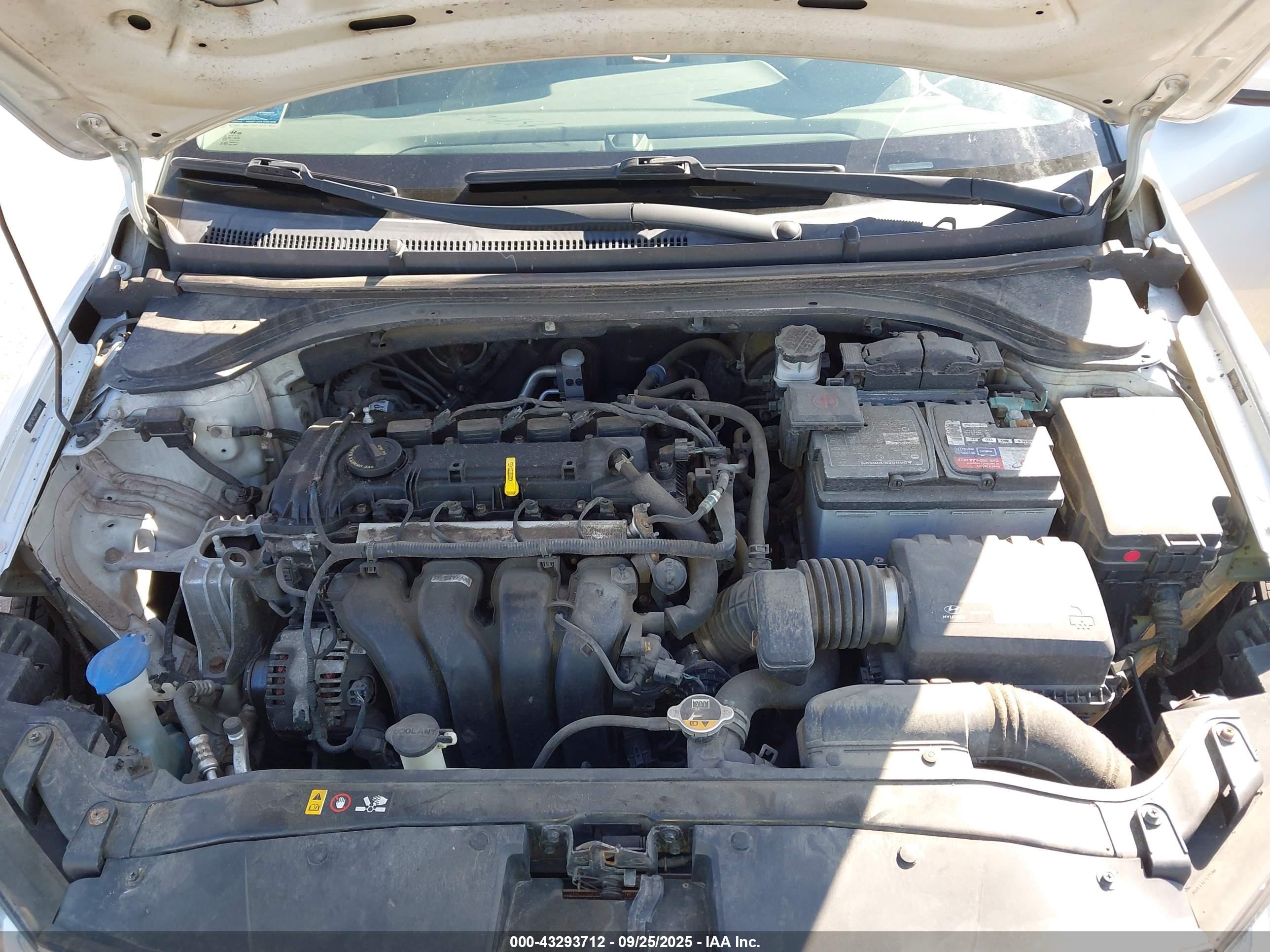 HYUNDAI ELANTRA image 10