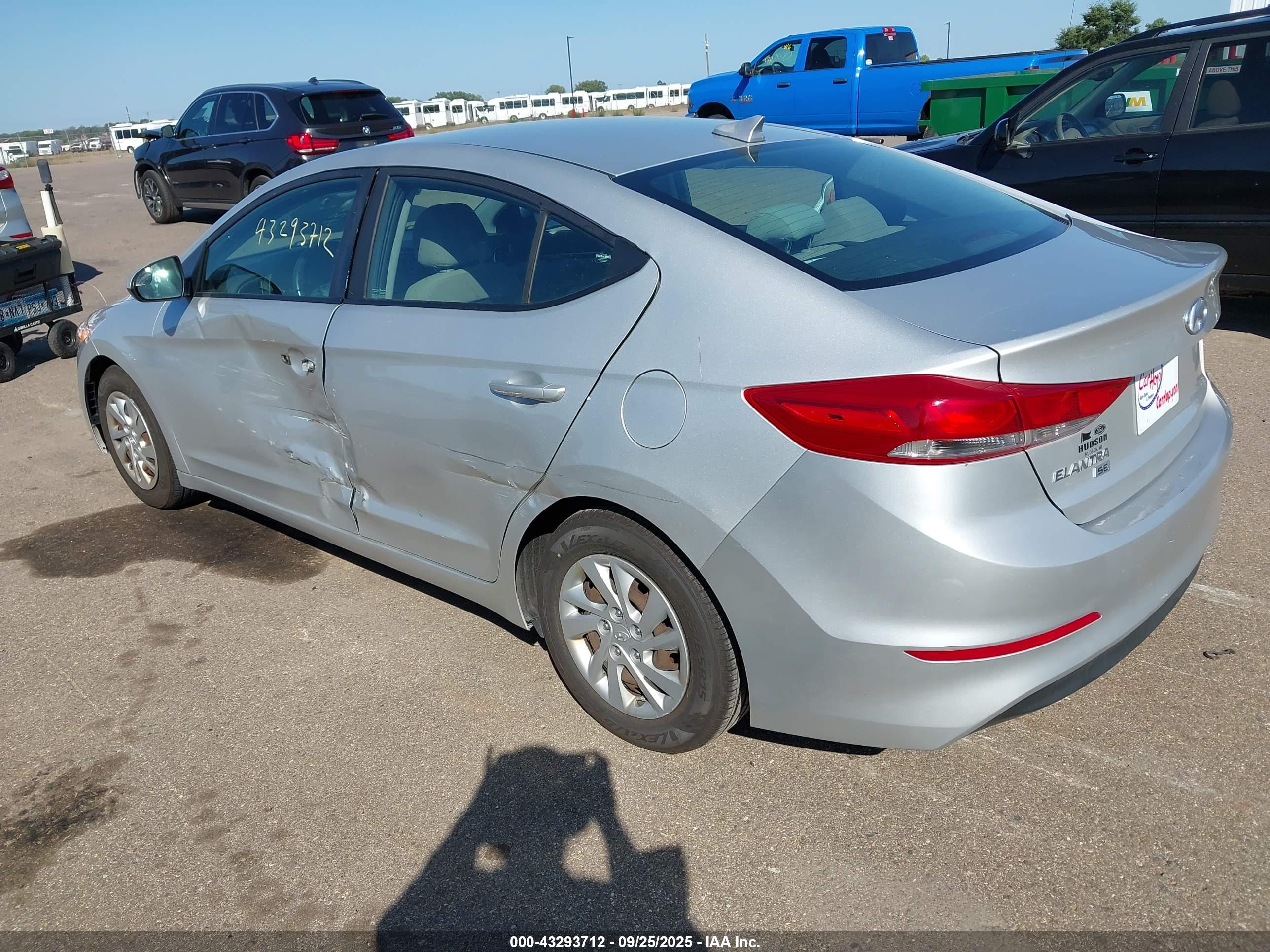 HYUNDAI ELANTRA image 3
