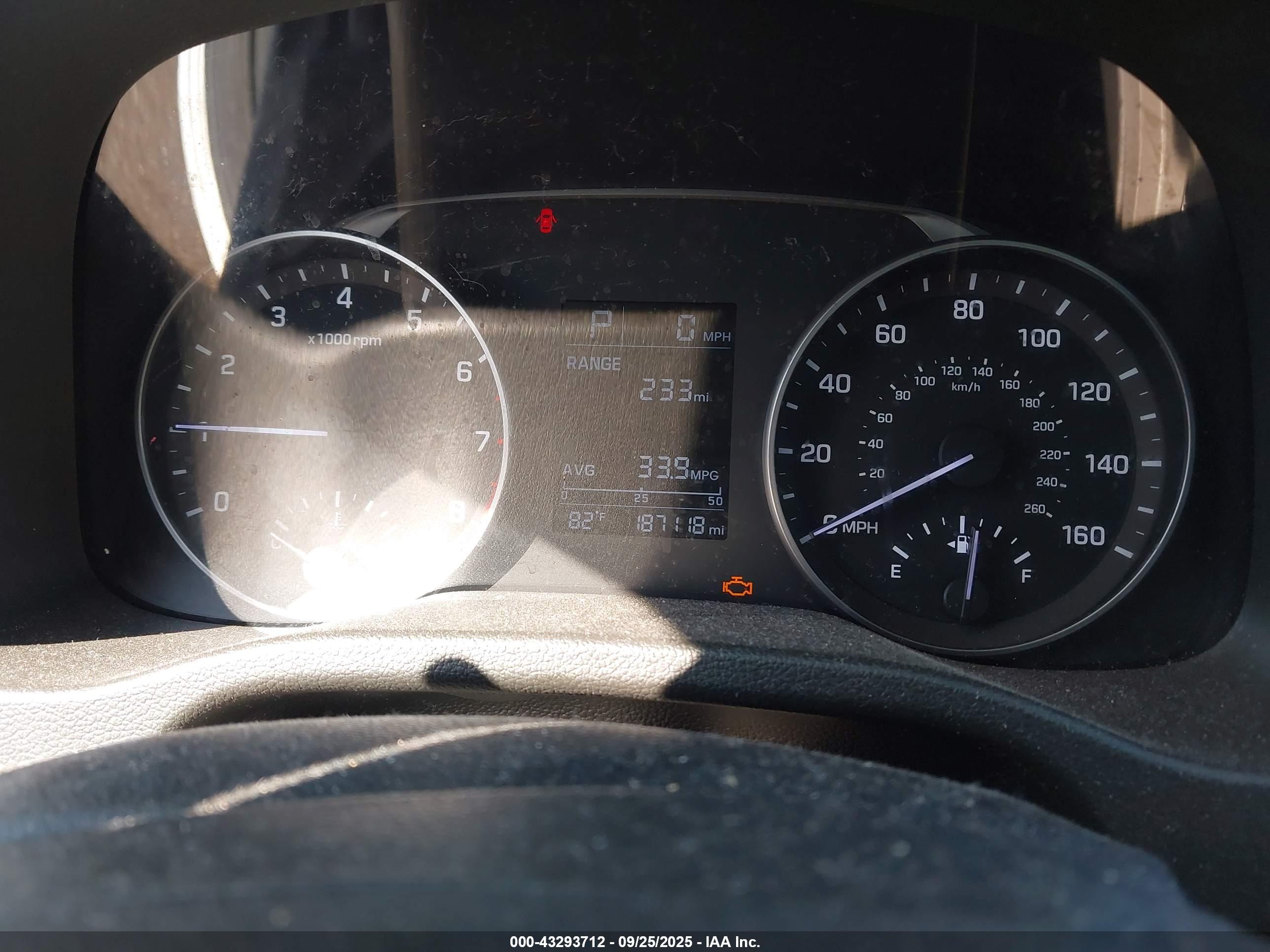 HYUNDAI ELANTRA image 7