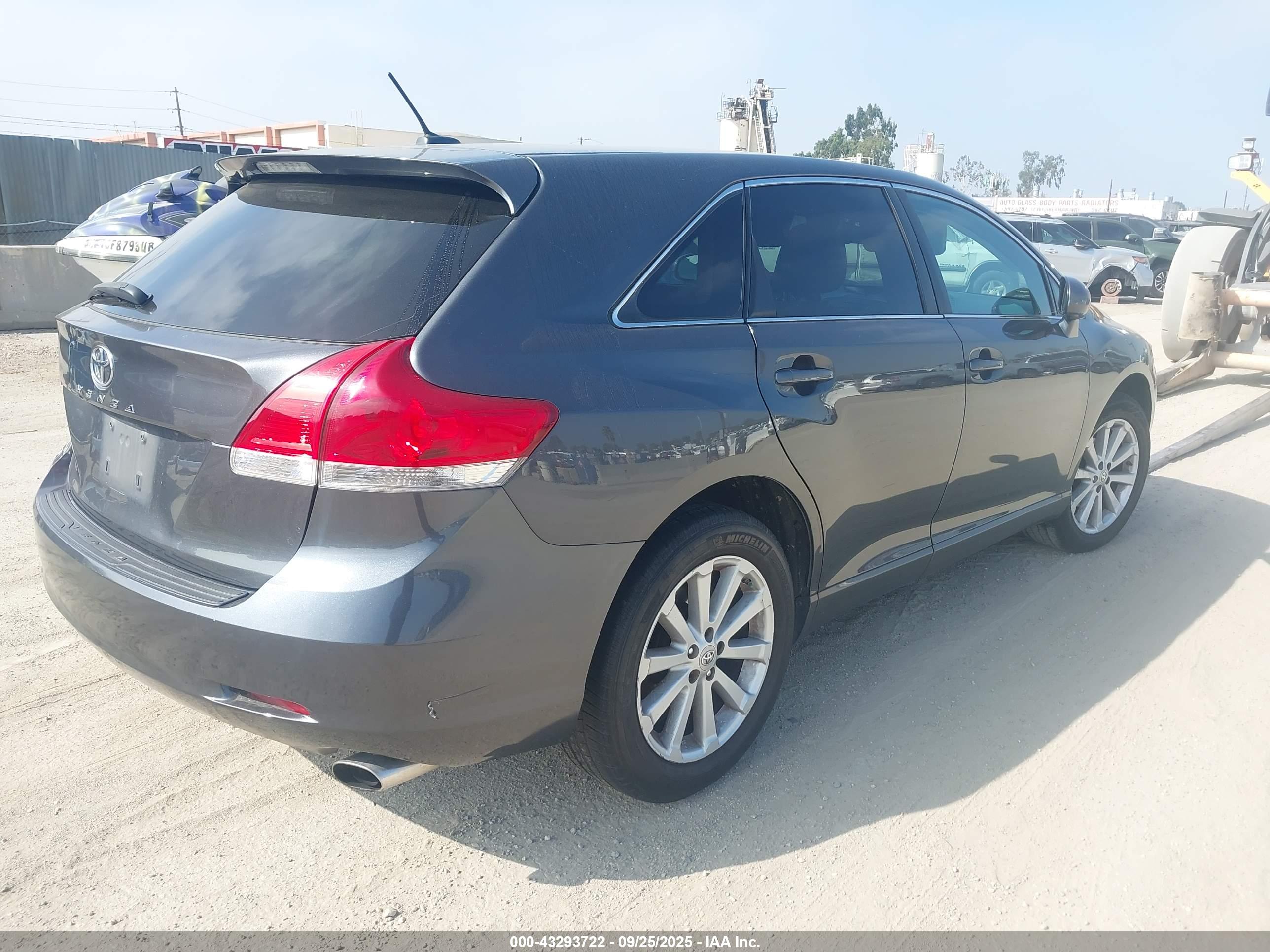 TOYOTA VENZA image 4