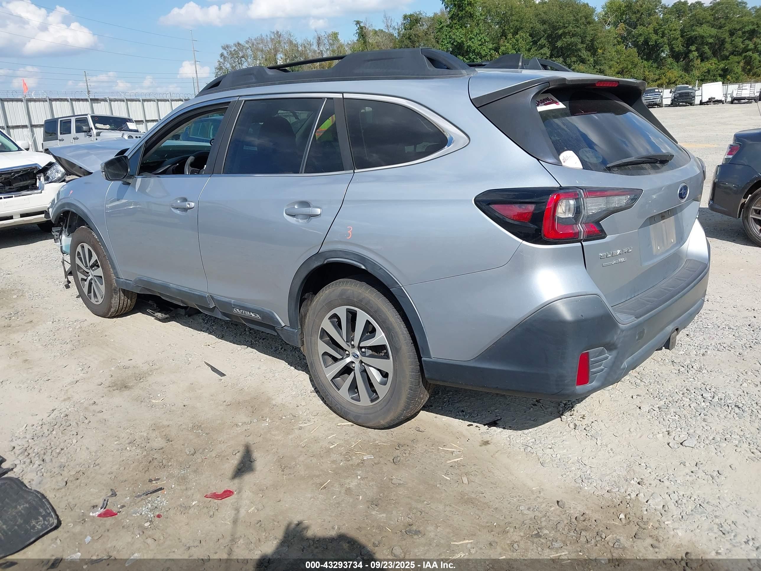 SUBARU OUTBACK image 3