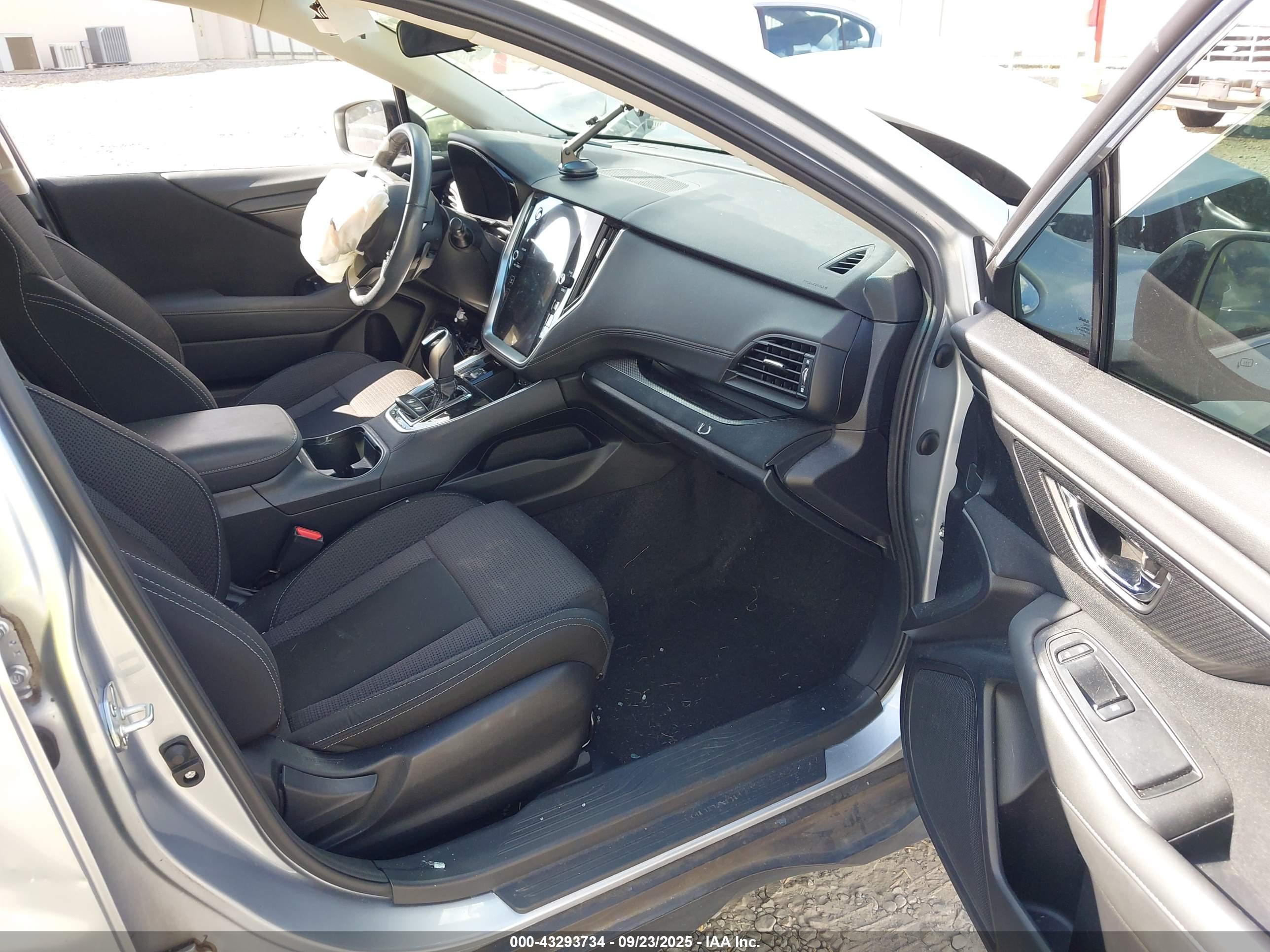 SUBARU OUTBACK image 5