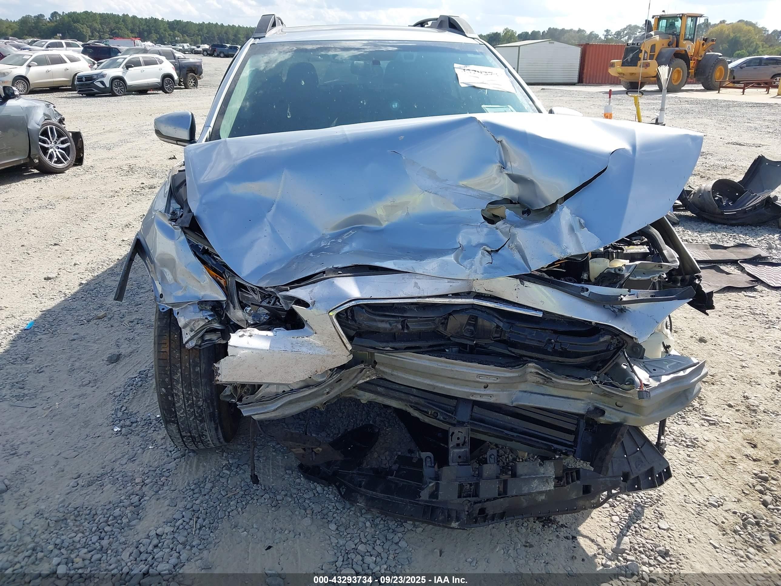 SUBARU OUTBACK image 6