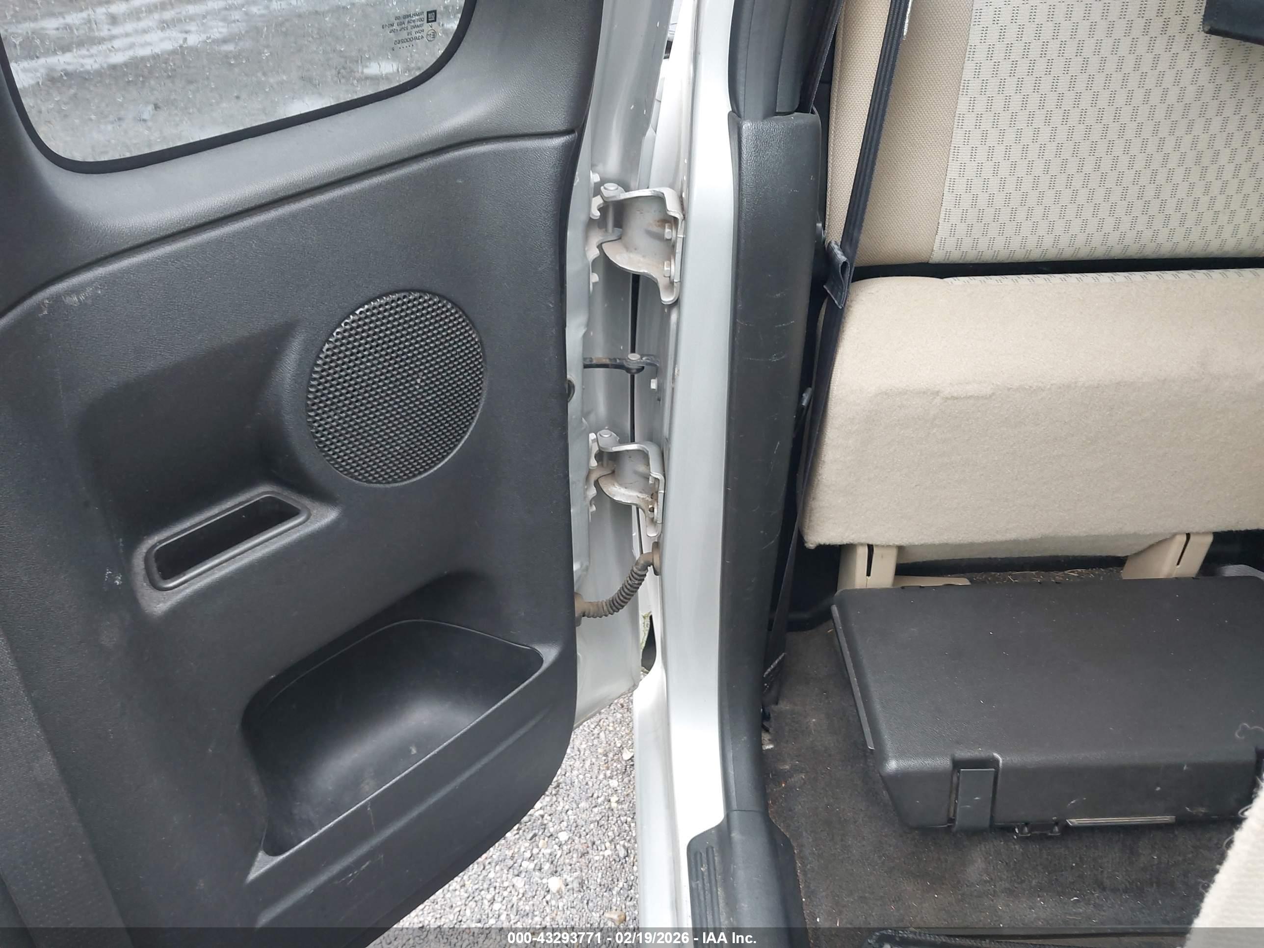 CHEVROLET COLORADO image 8