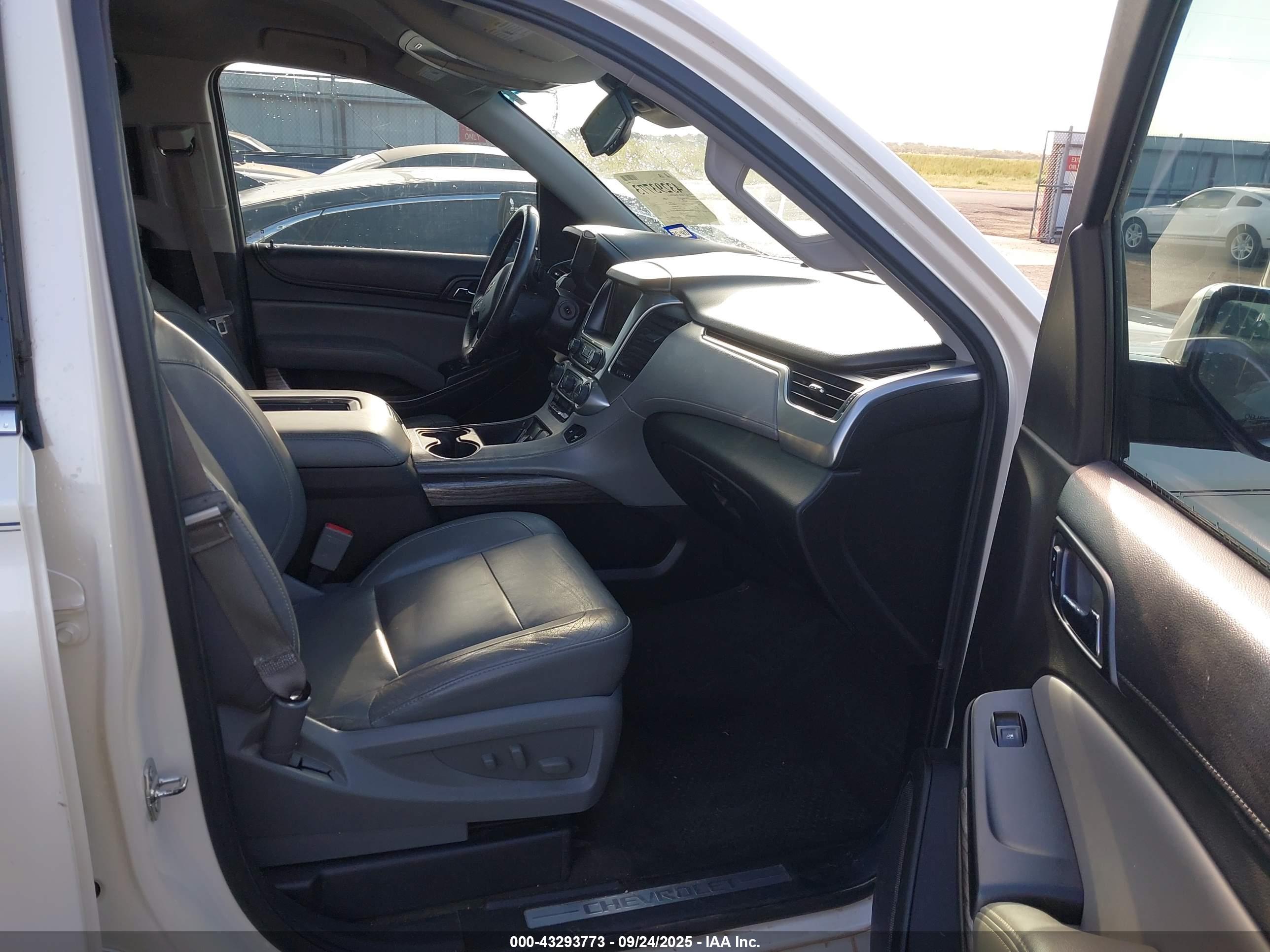 CHEVROLET TAHOE image 5