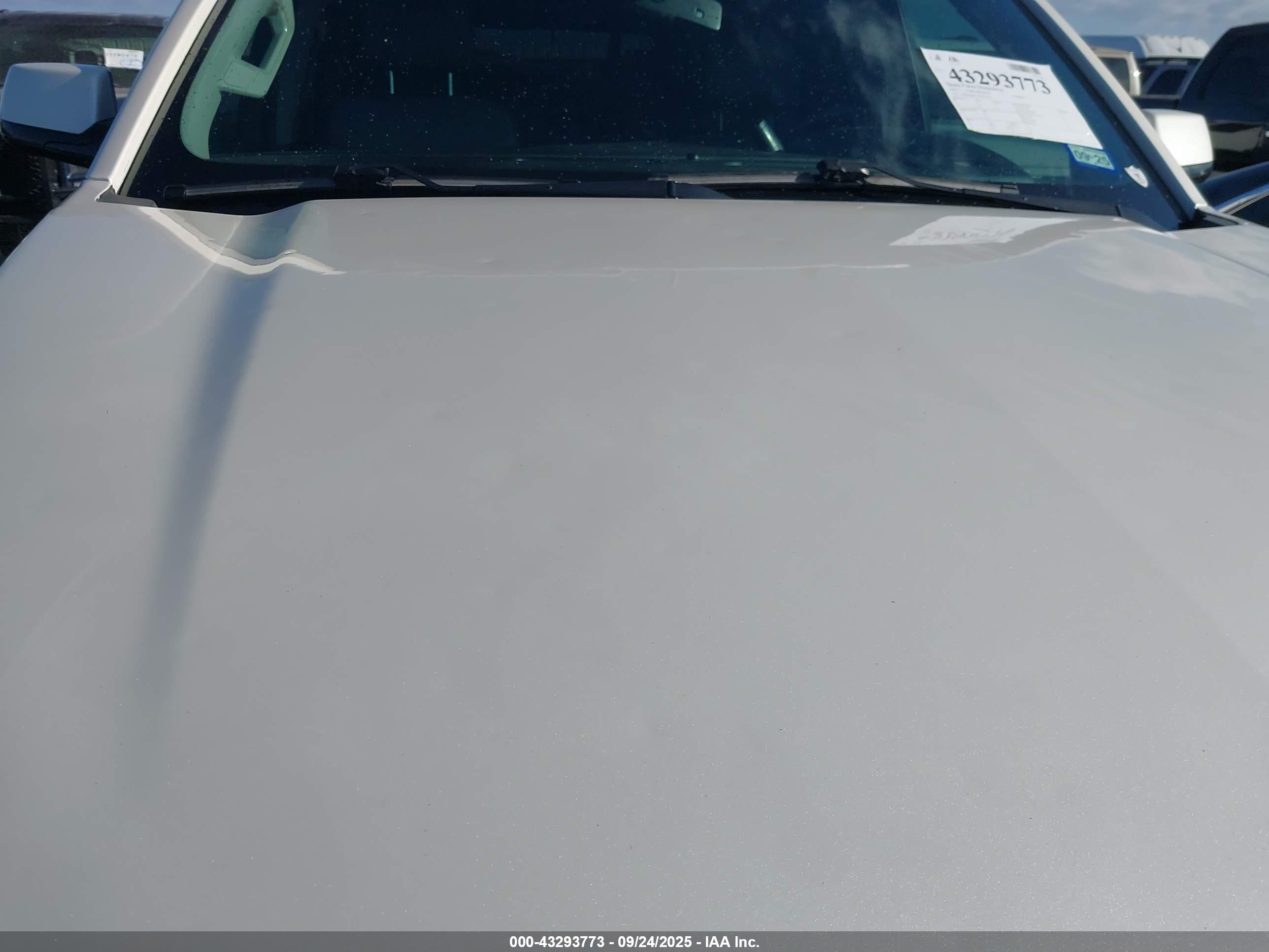 CHEVROLET TAHOE image 6