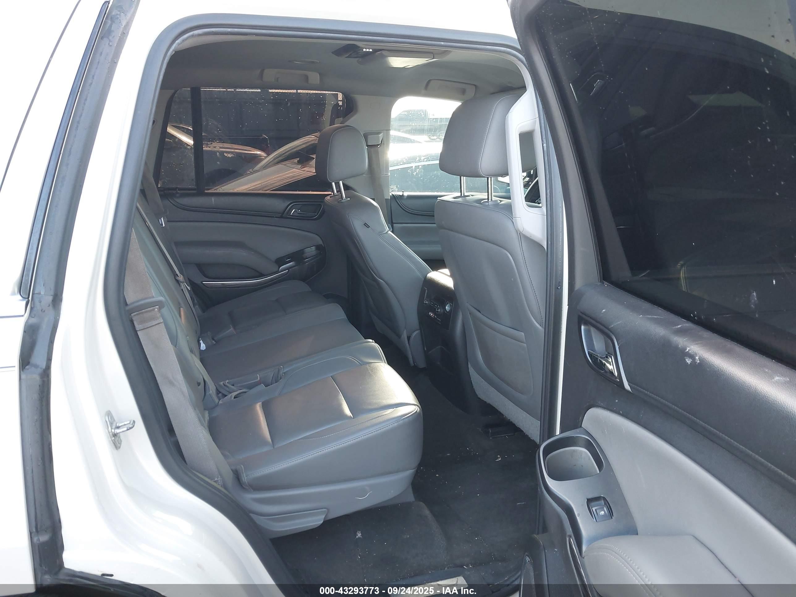 CHEVROLET TAHOE image 8