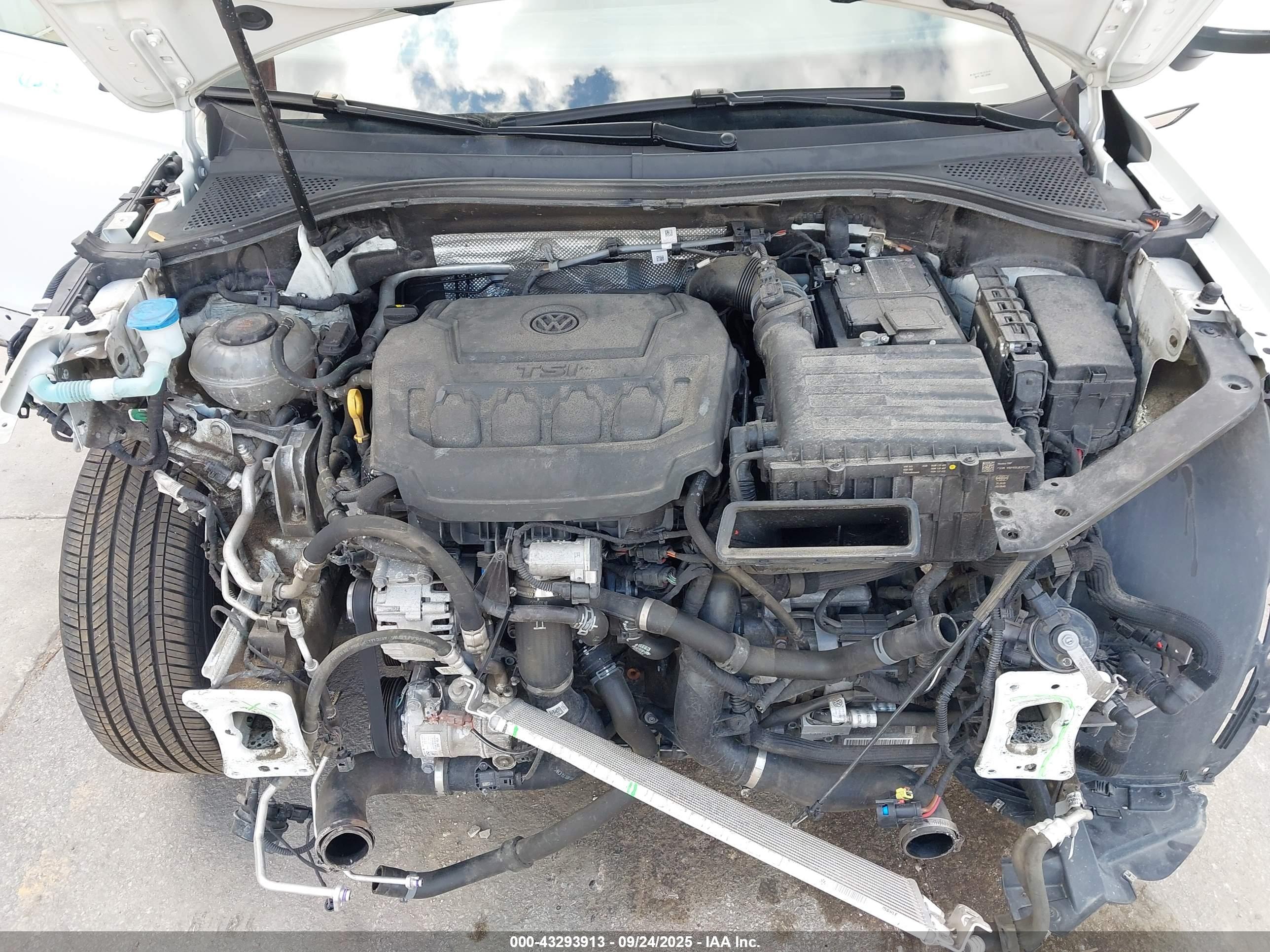 VOLKSWAGEN TIGUAN image 10
