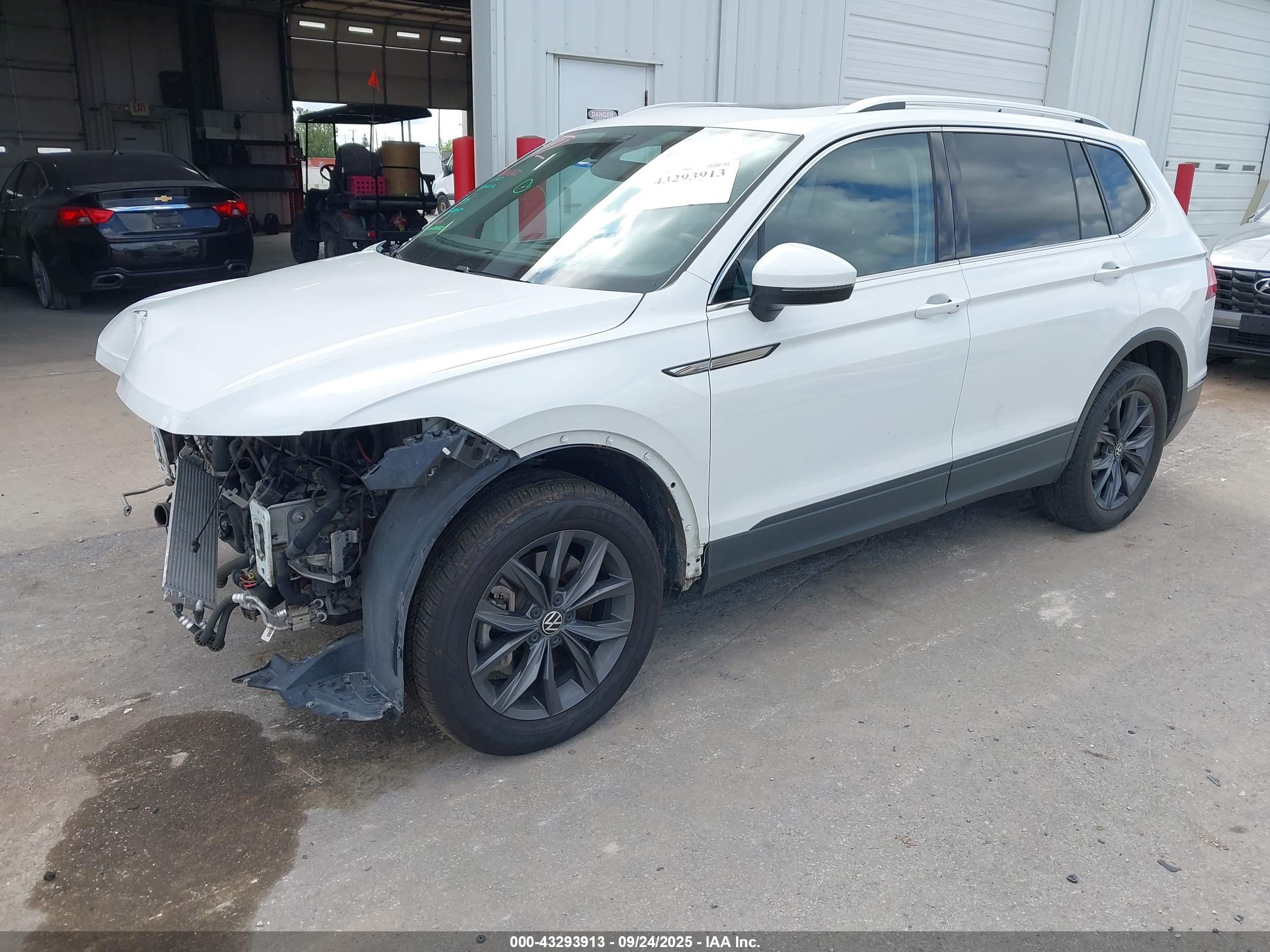 VOLKSWAGEN TIGUAN image 2