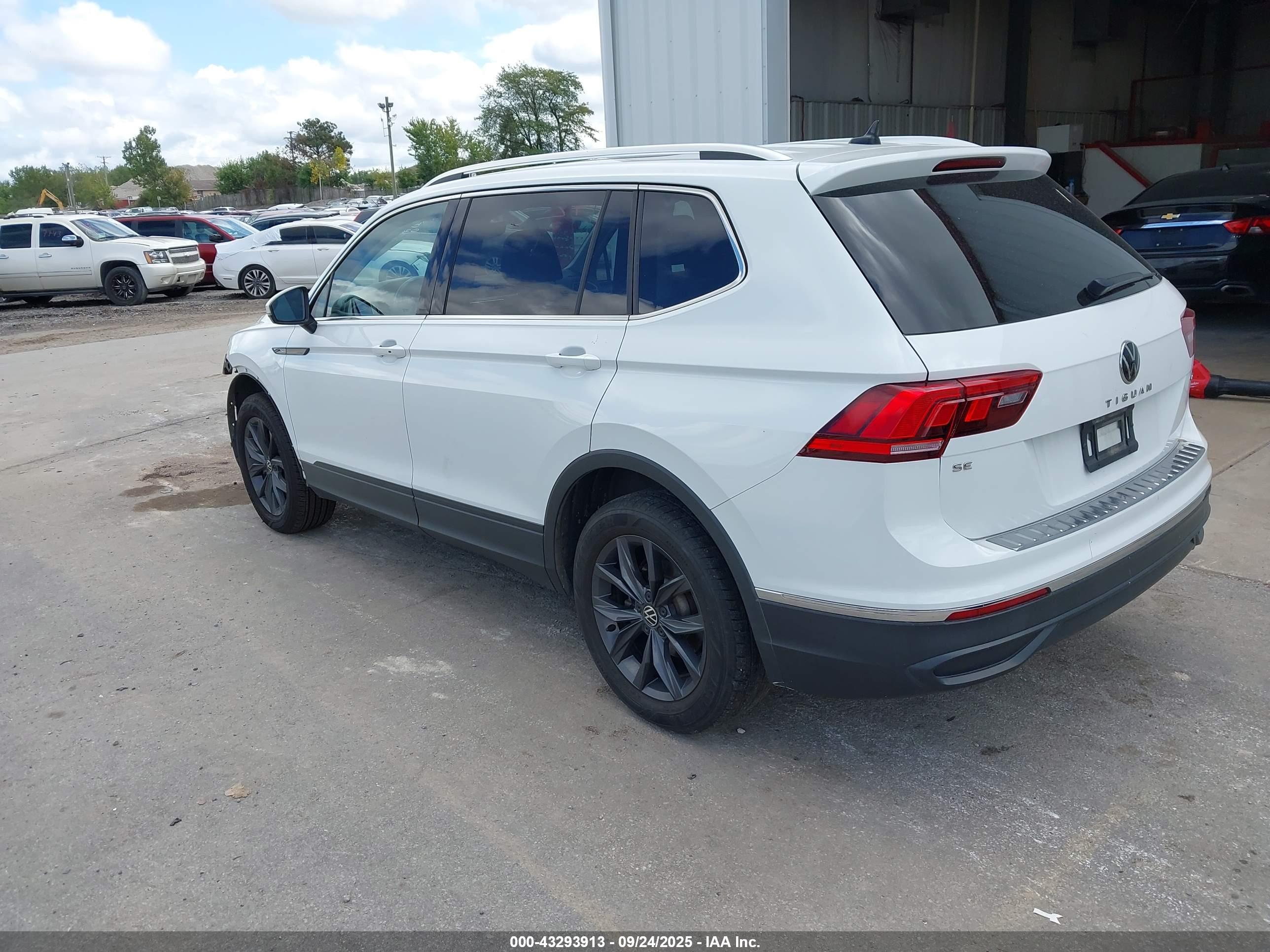 VOLKSWAGEN TIGUAN image 3