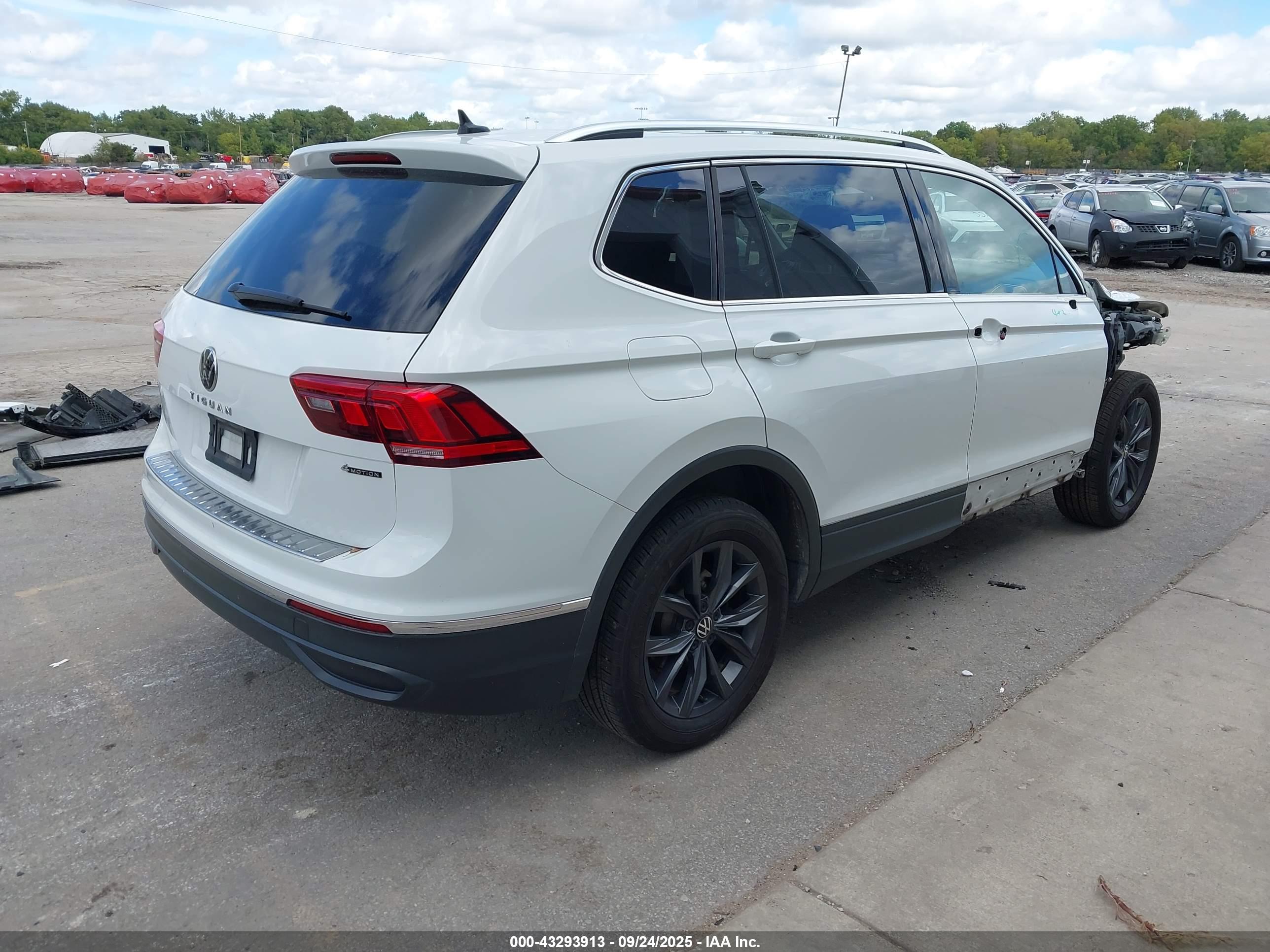 VOLKSWAGEN TIGUAN image 4