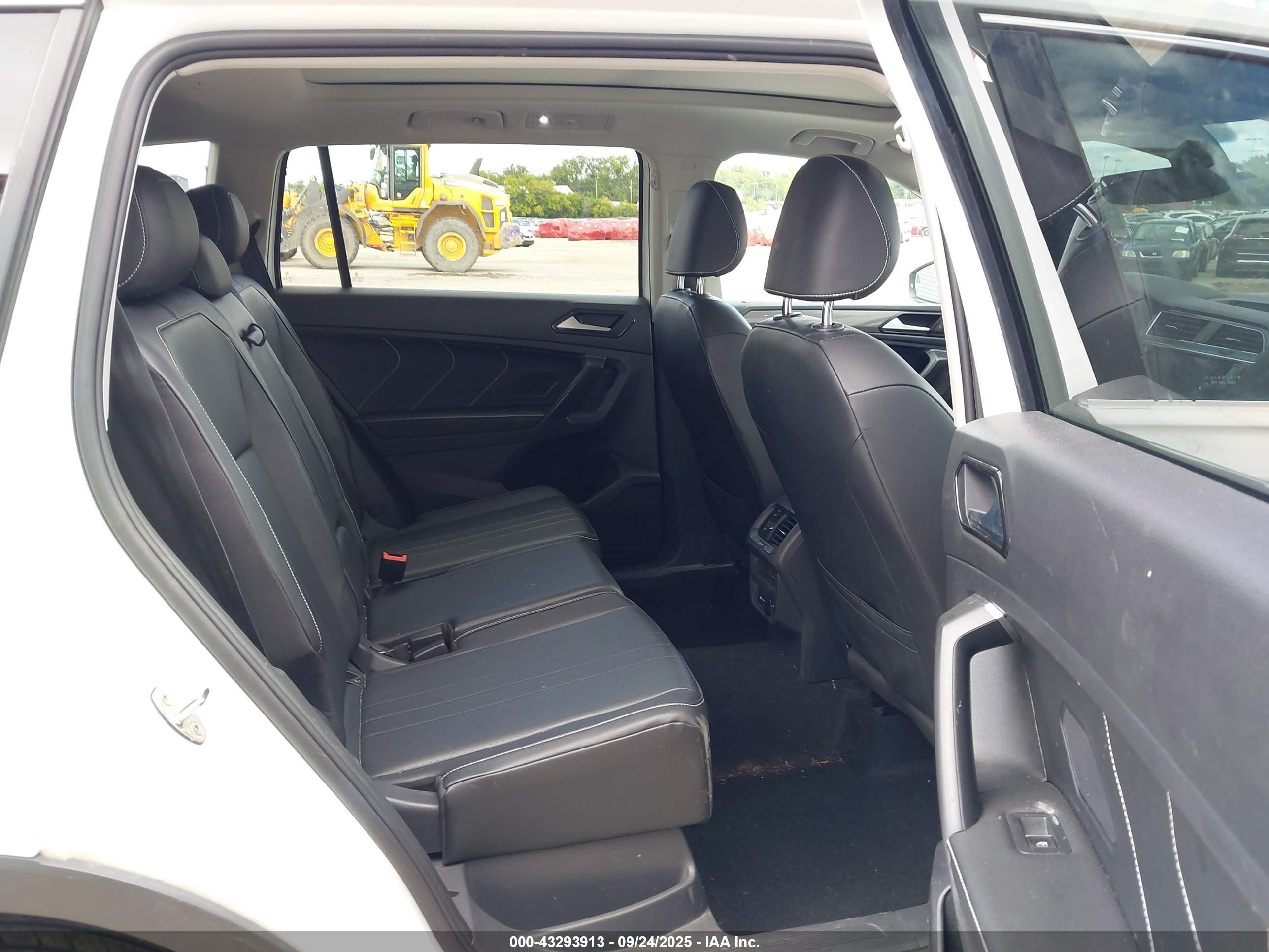 VOLKSWAGEN TIGUAN image 8