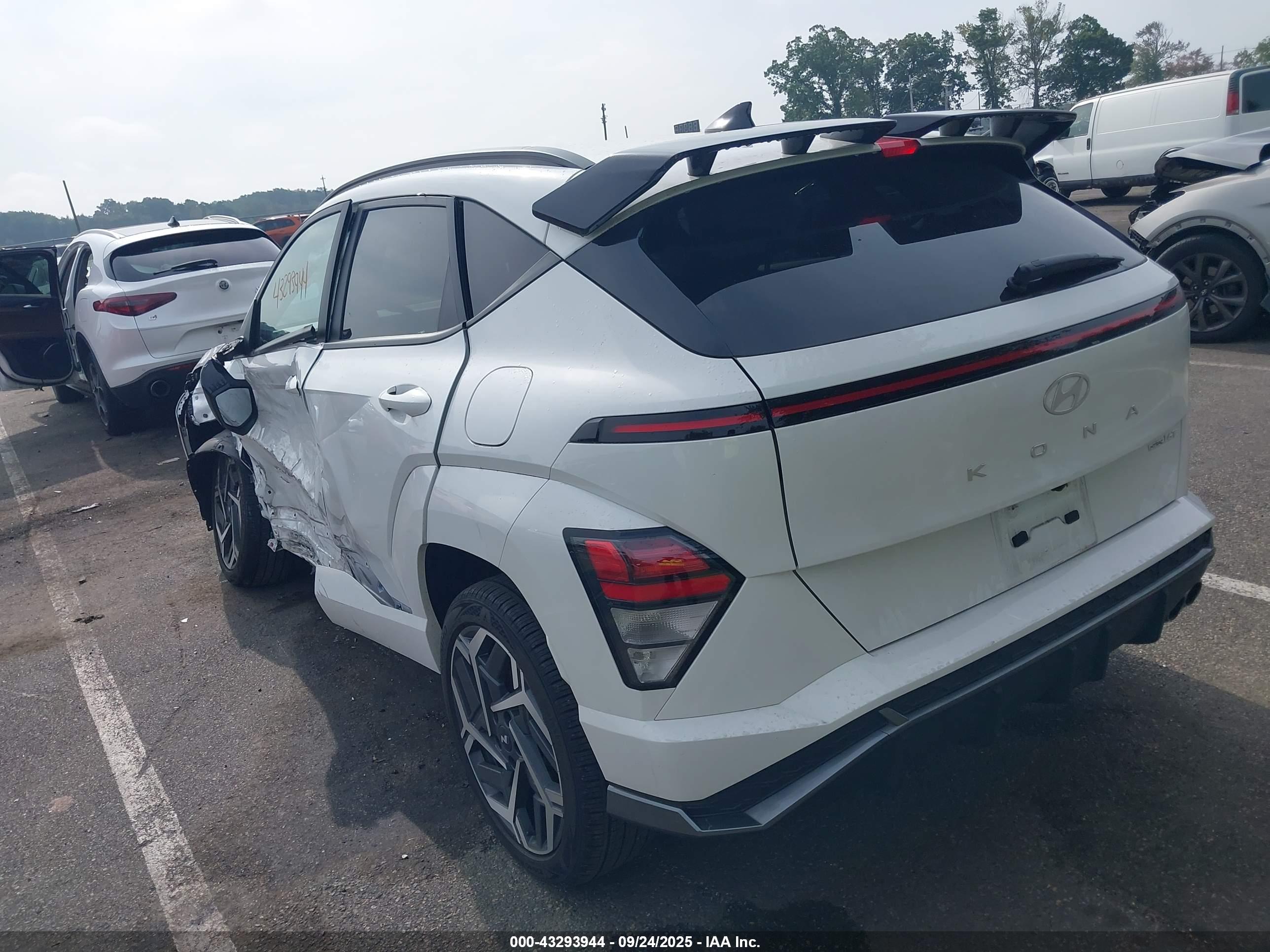 HYUNDAI KONA image 3
