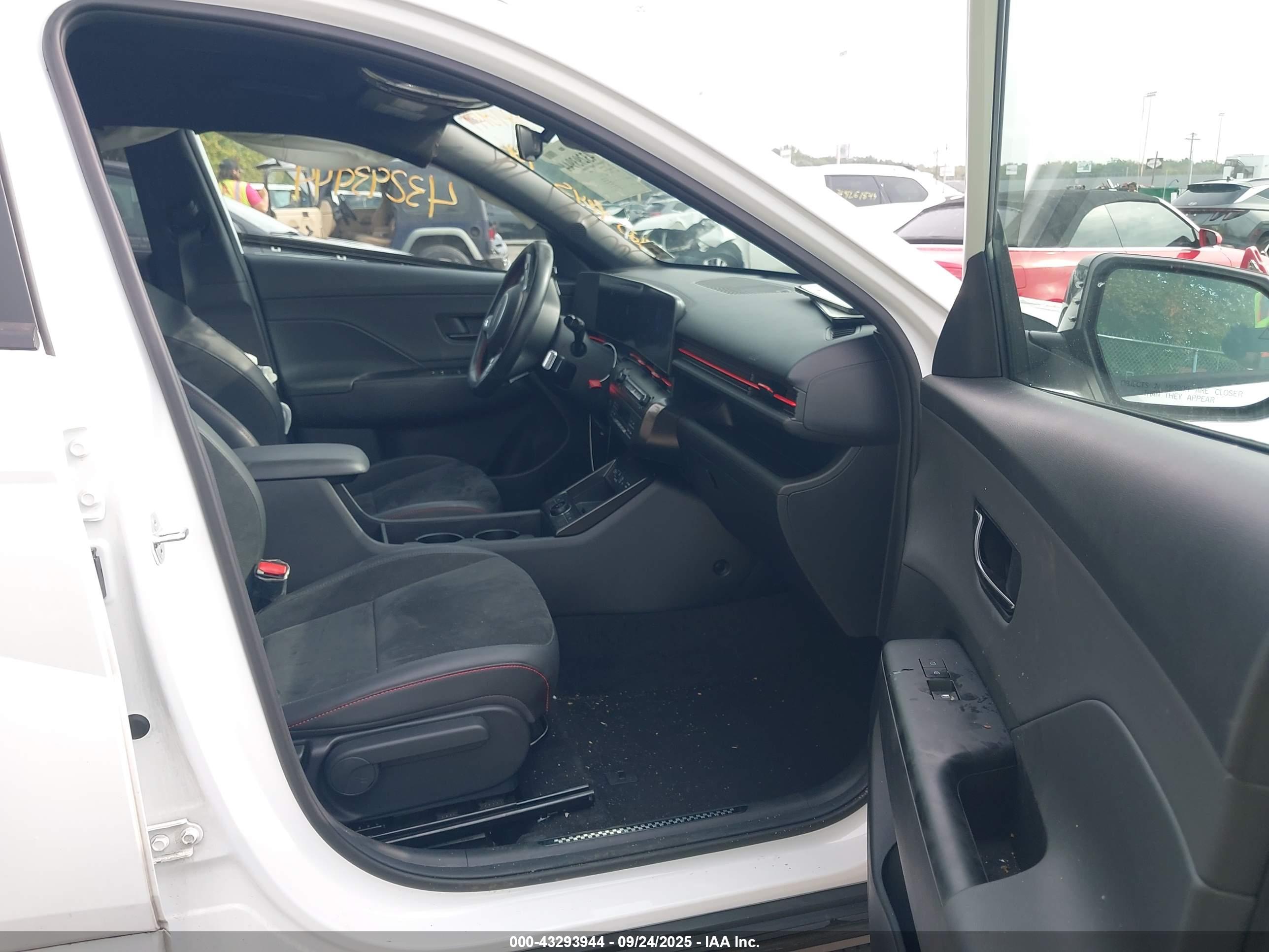 HYUNDAI KONA image 5