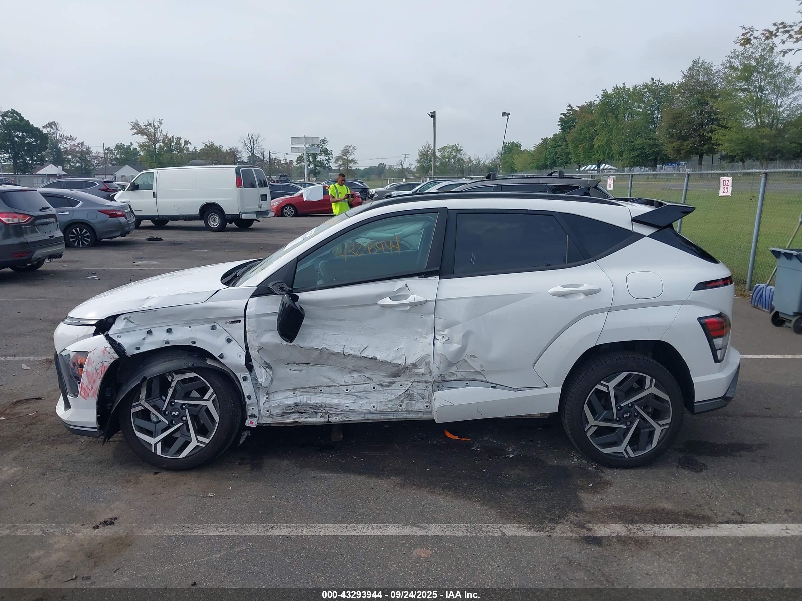 HYUNDAI KONA image 6