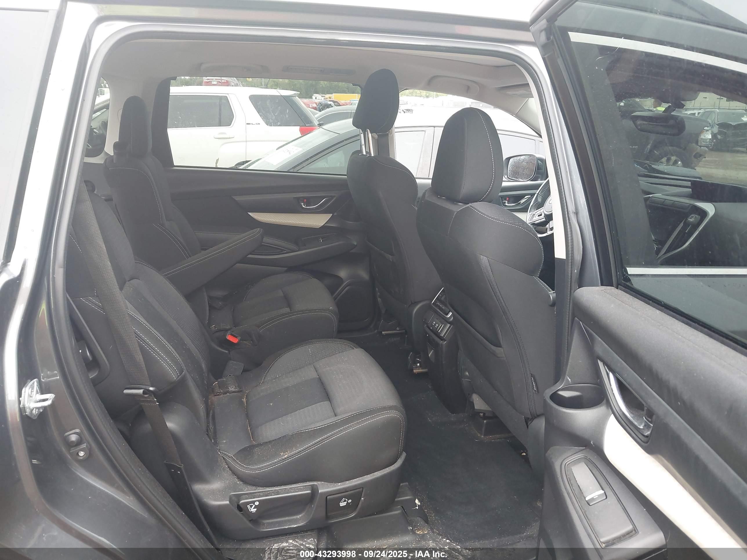 SUBARU ASCENT image 8