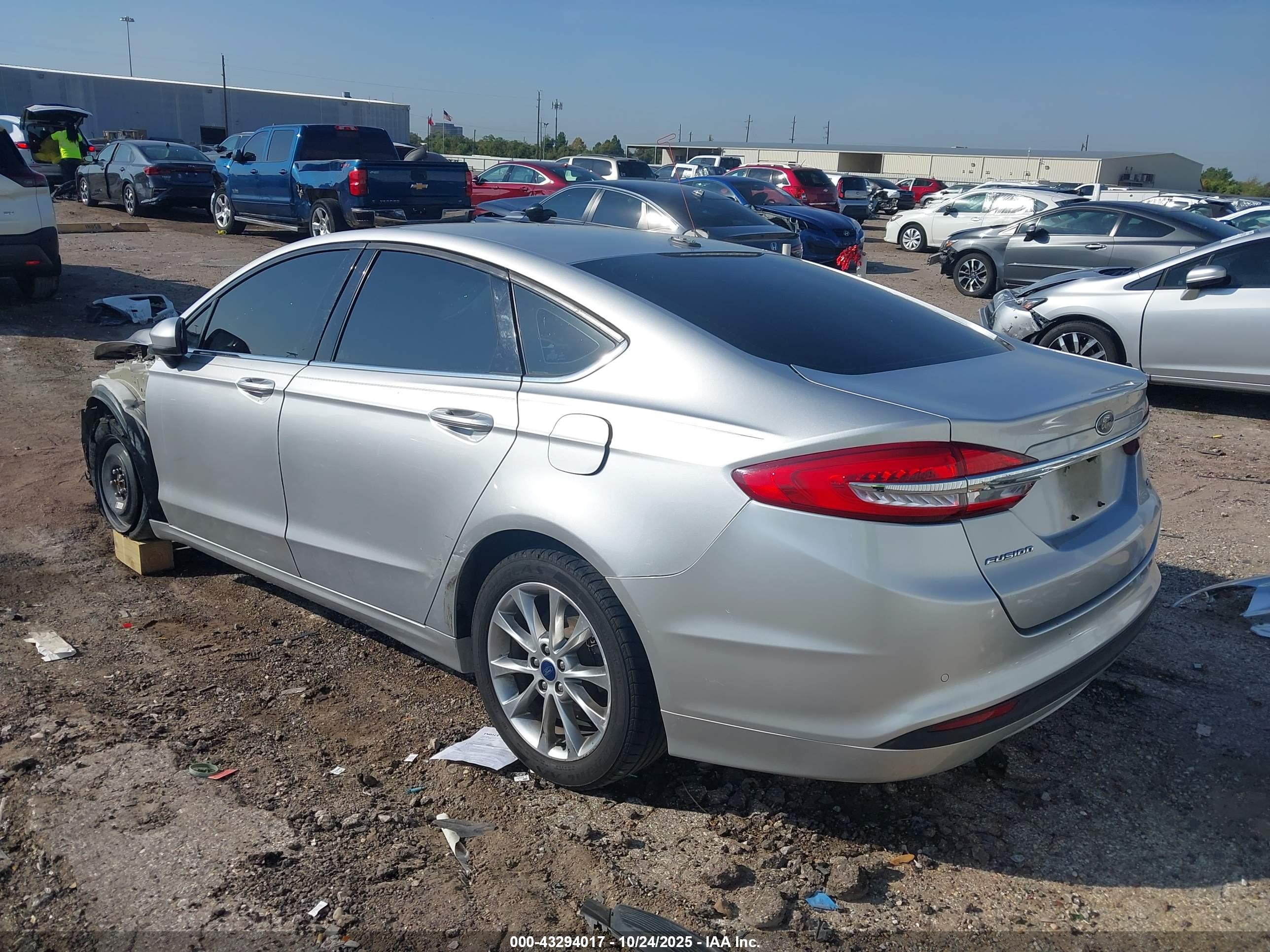 FORD FUSION image 3