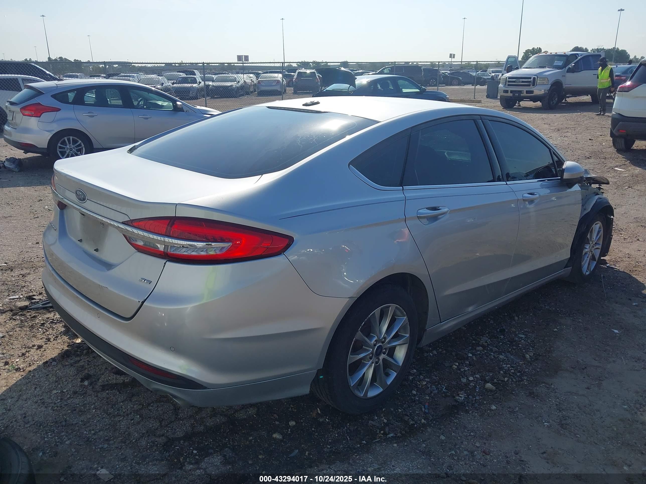 FORD FUSION image 4