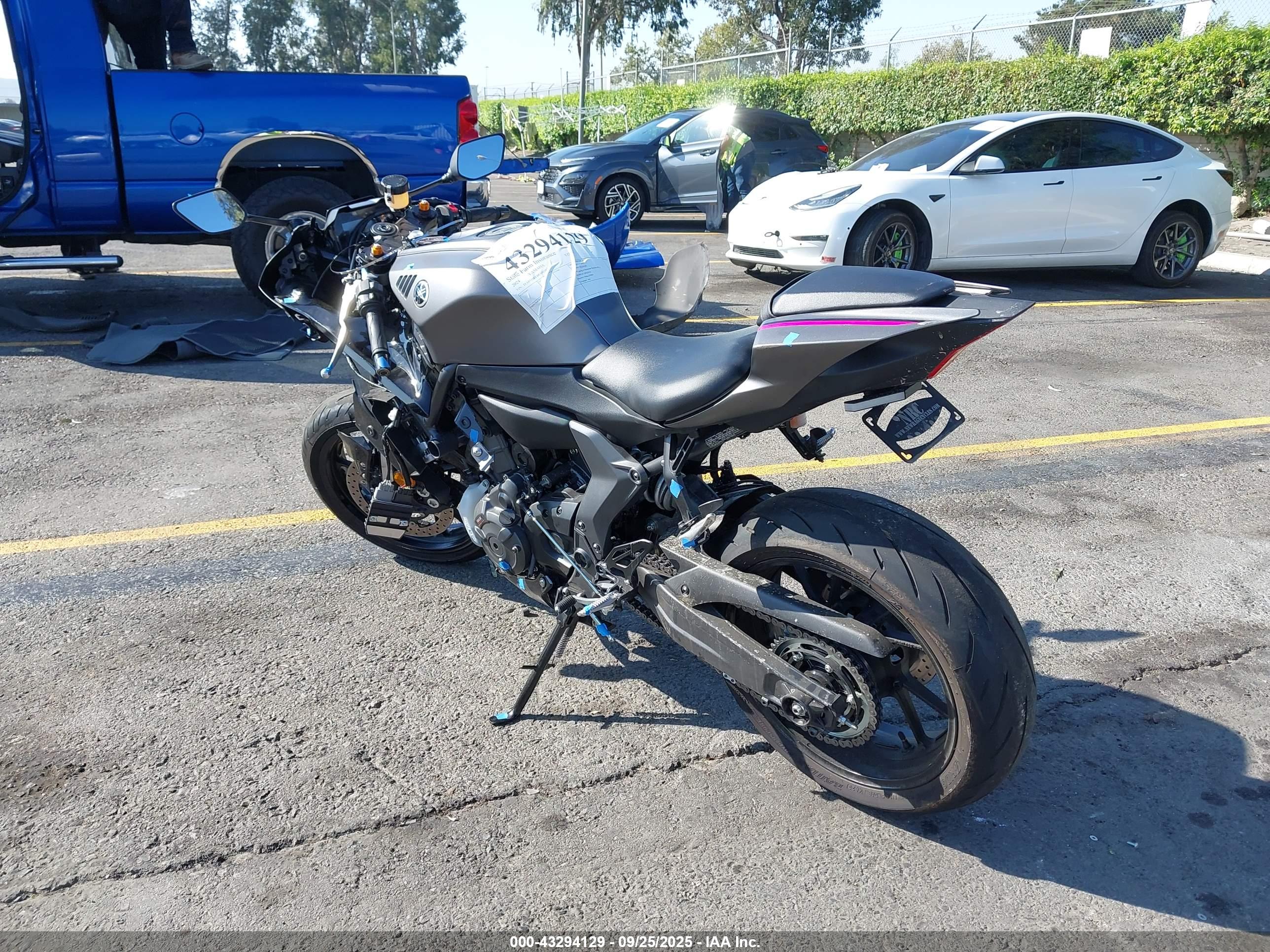 YAMAHA YZFR7 image 3