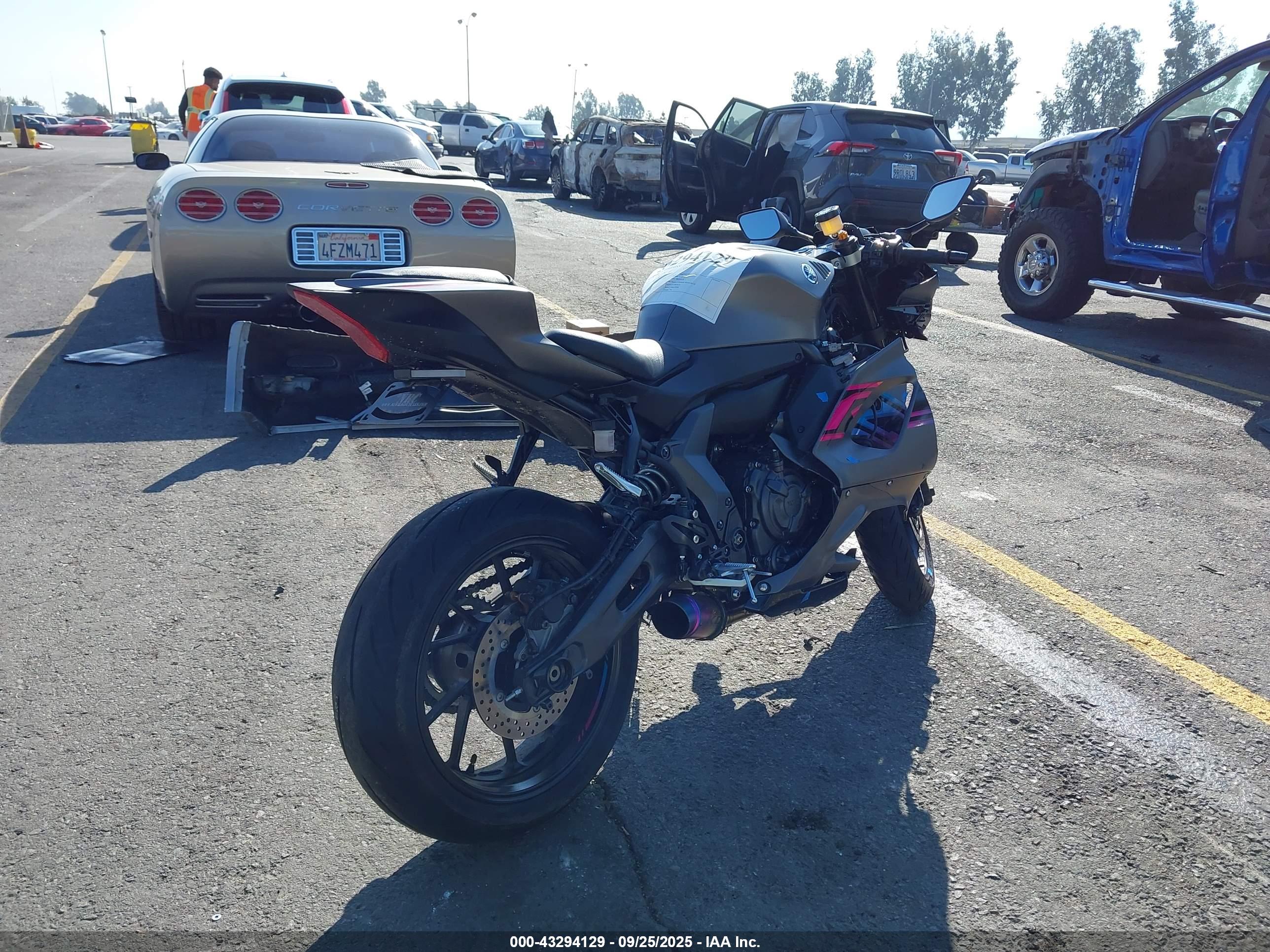 YAMAHA YZFR7 image 4