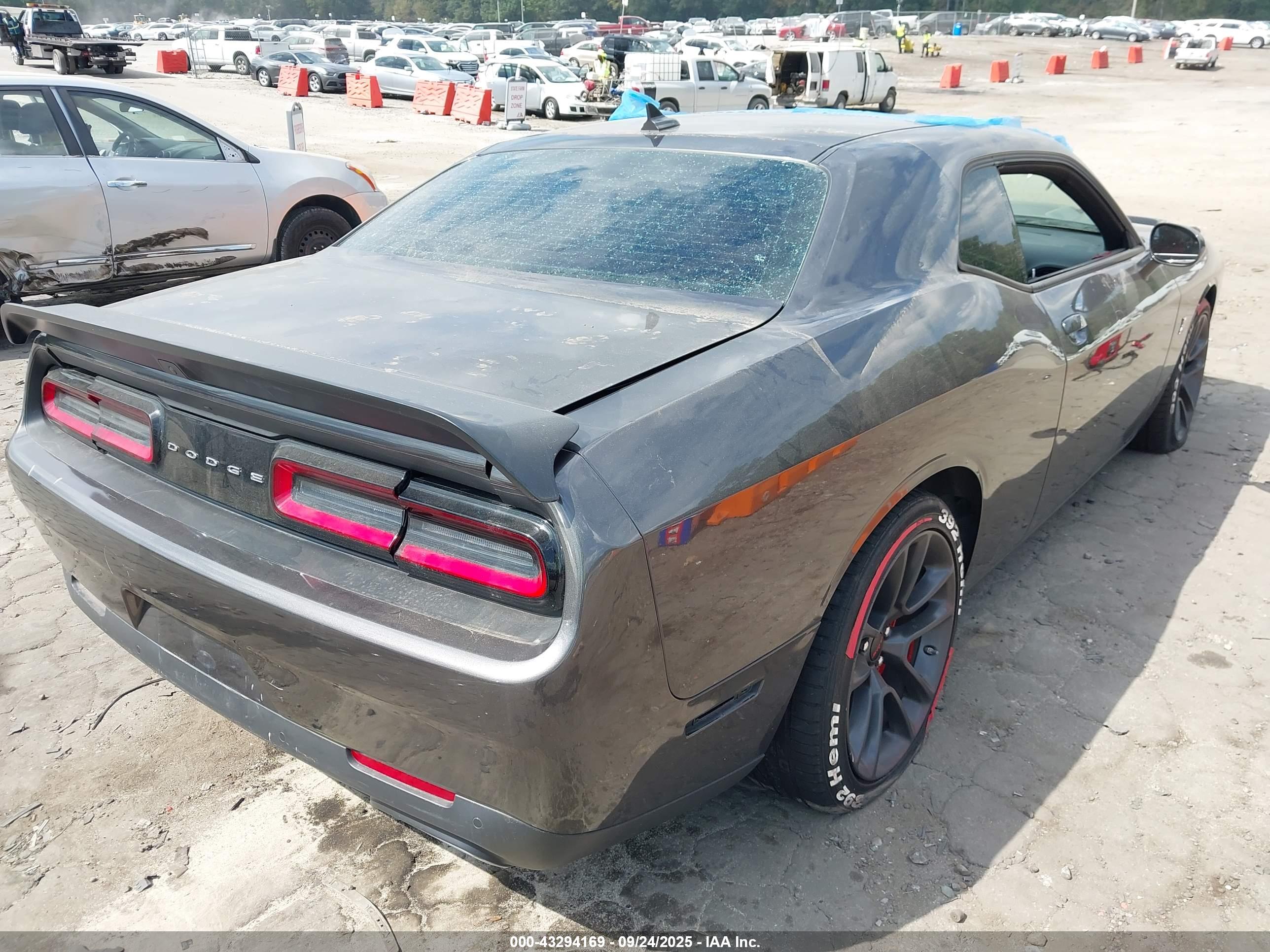 DODGE CHALLENGER image 4